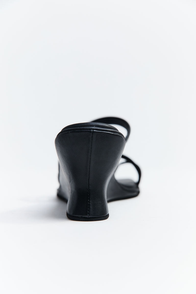 Soft Strap Contour Wedge - Black - 8