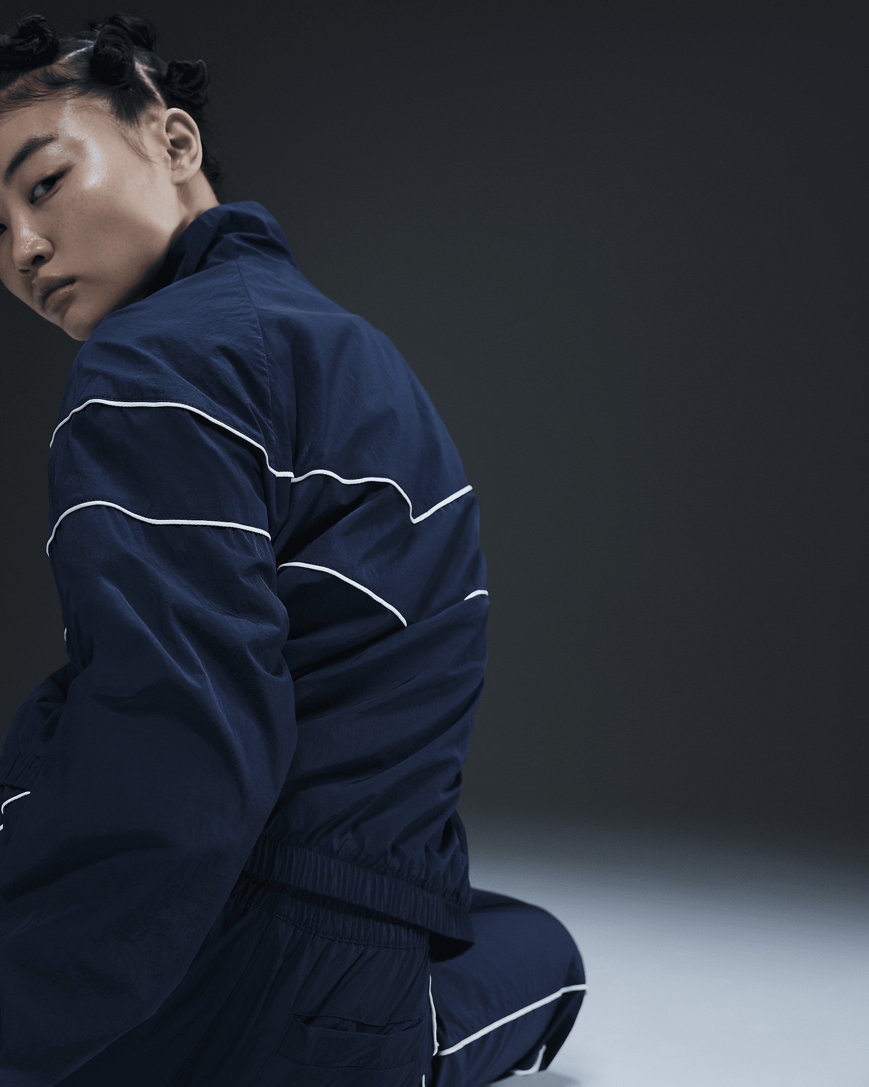 Nike Windrunner Women's Loose UV Woven Full-Zip Jacket - 3