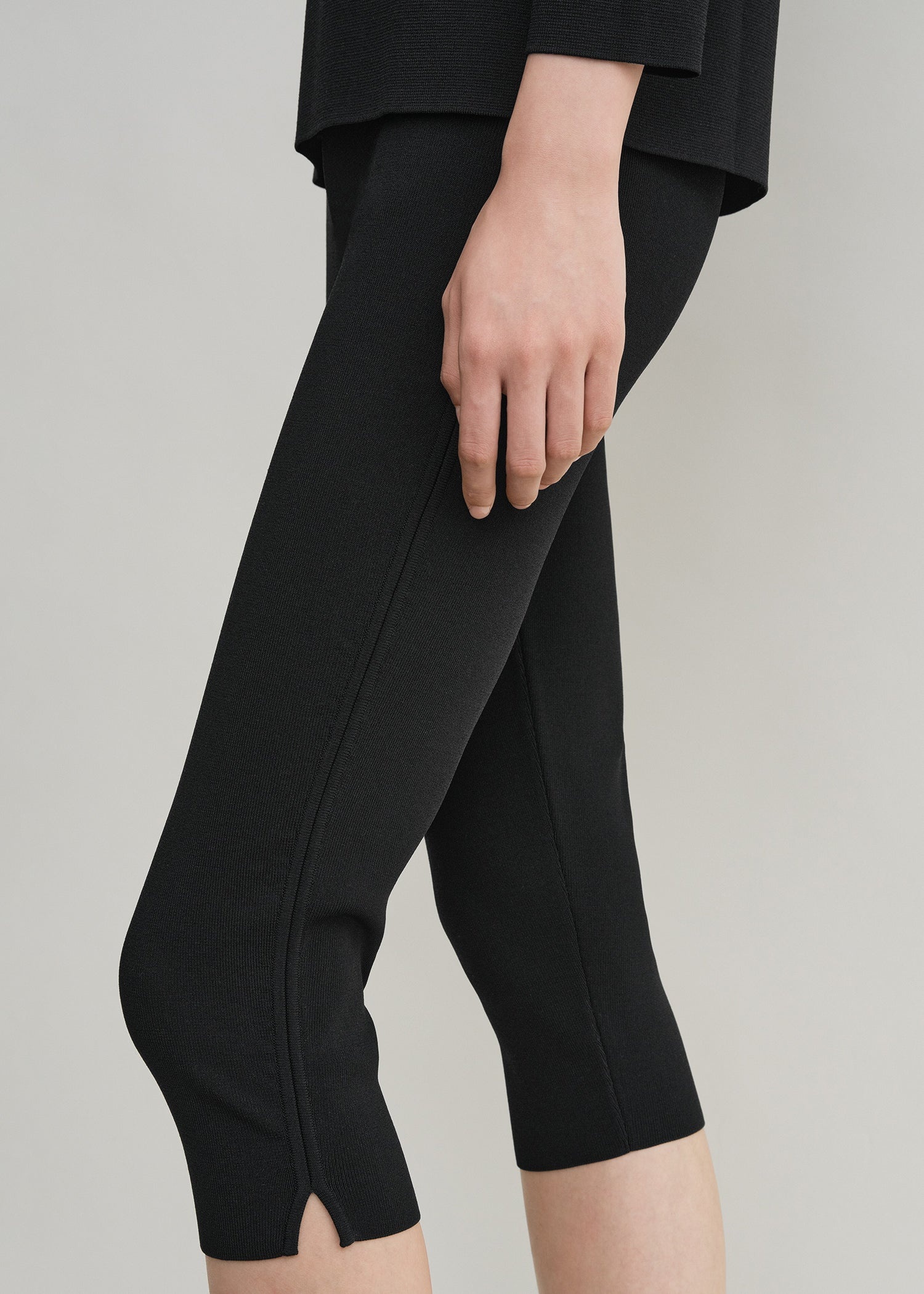 Compact knit capri trousers black - 5