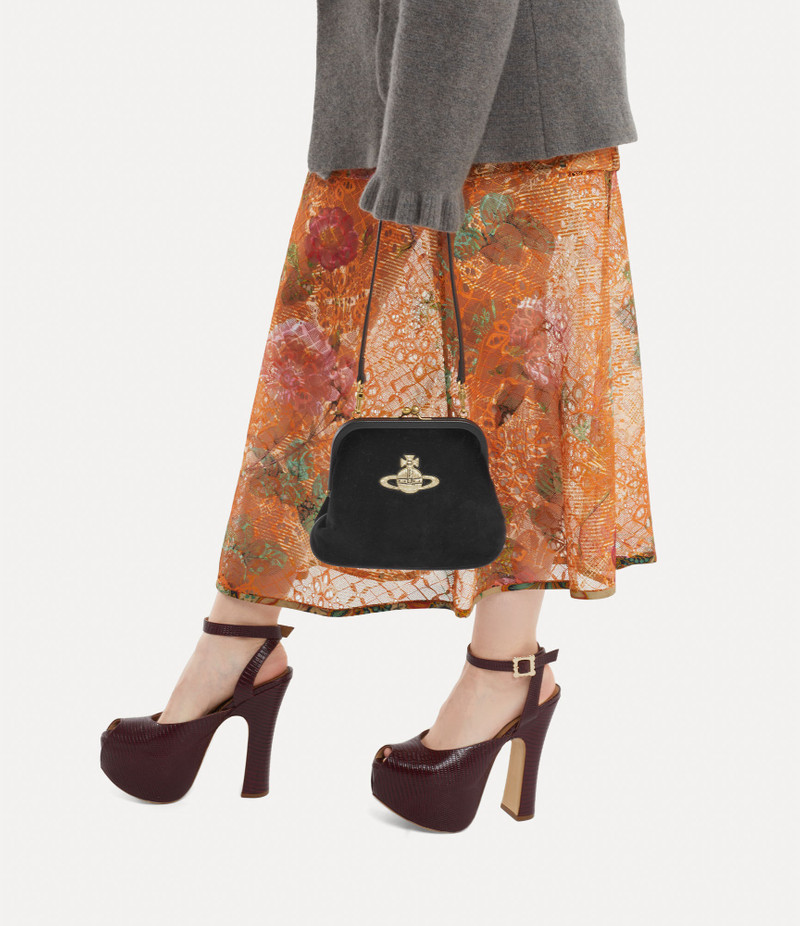 VIVIENNE'S CLUTCH 4