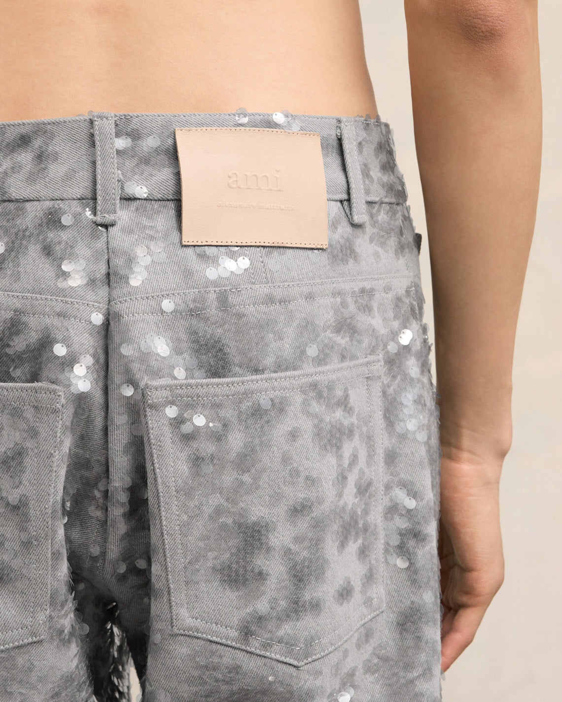 EMBROIDERED STRAIGHT FIT JEANS - 5