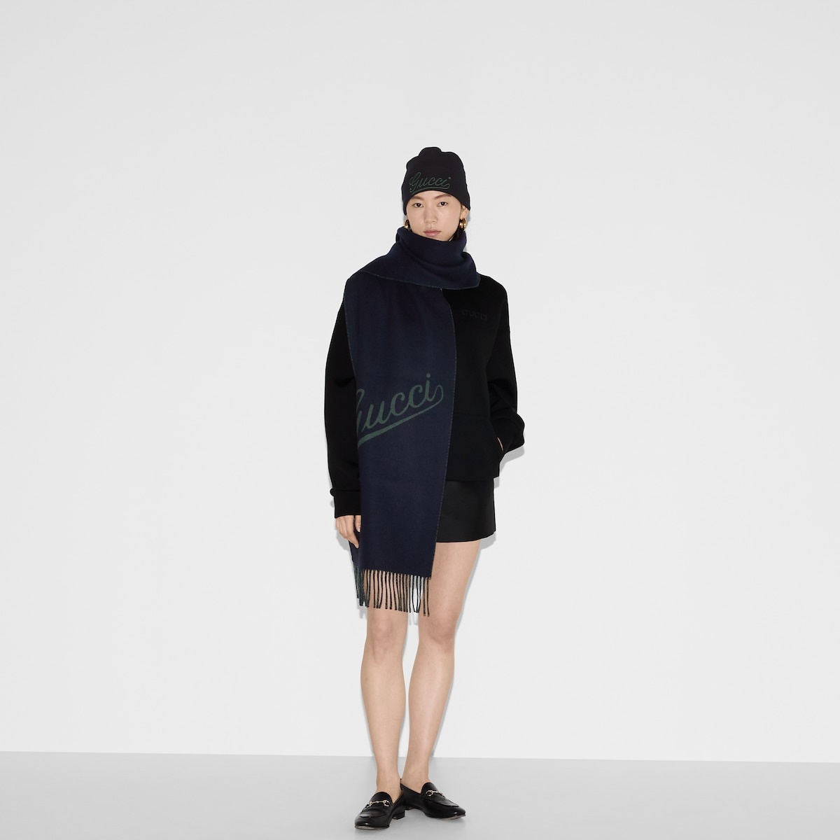 Wool cashmere scarf with Gucci script - 4