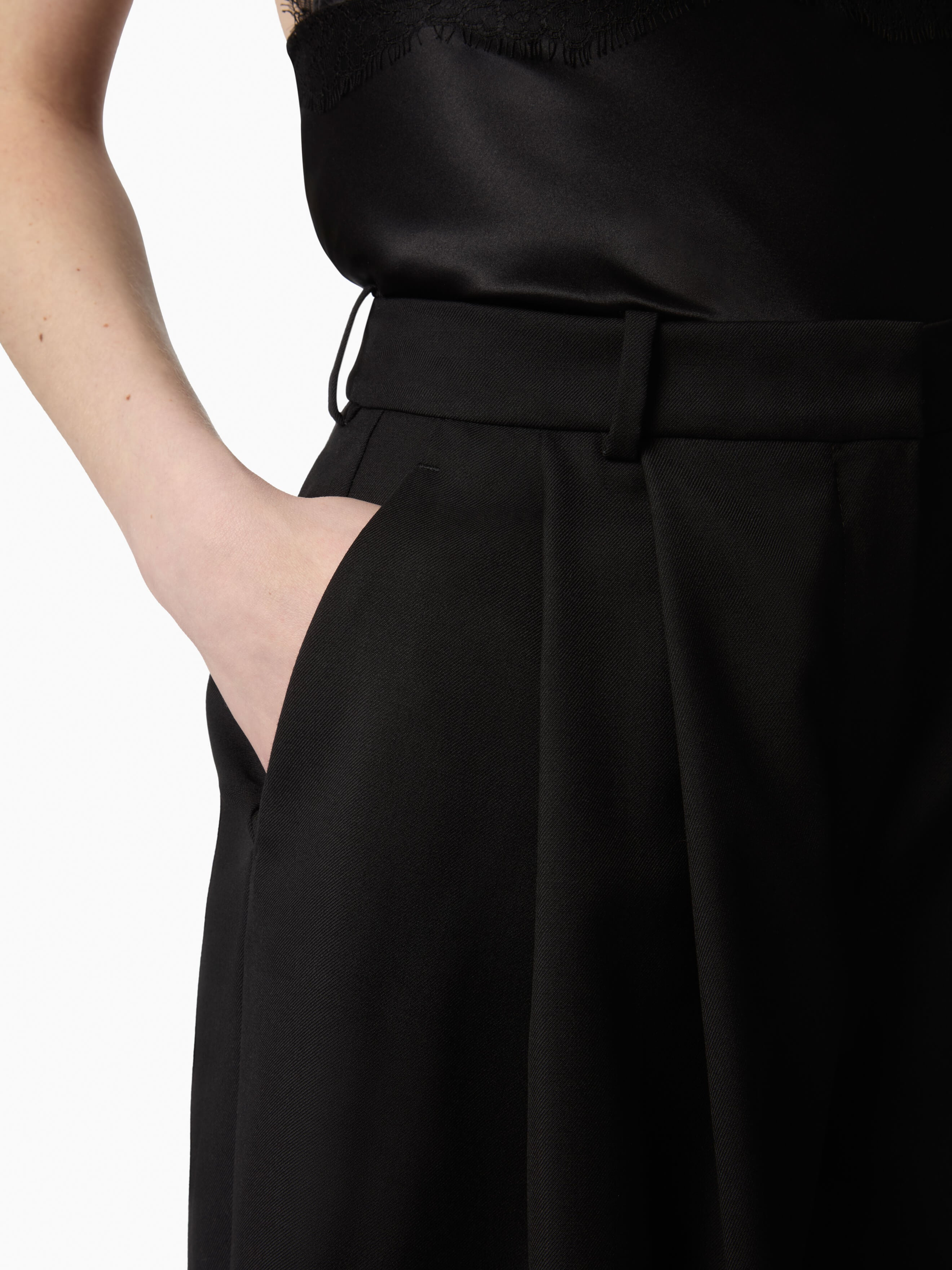 Black Highwaisted Shorts - 3