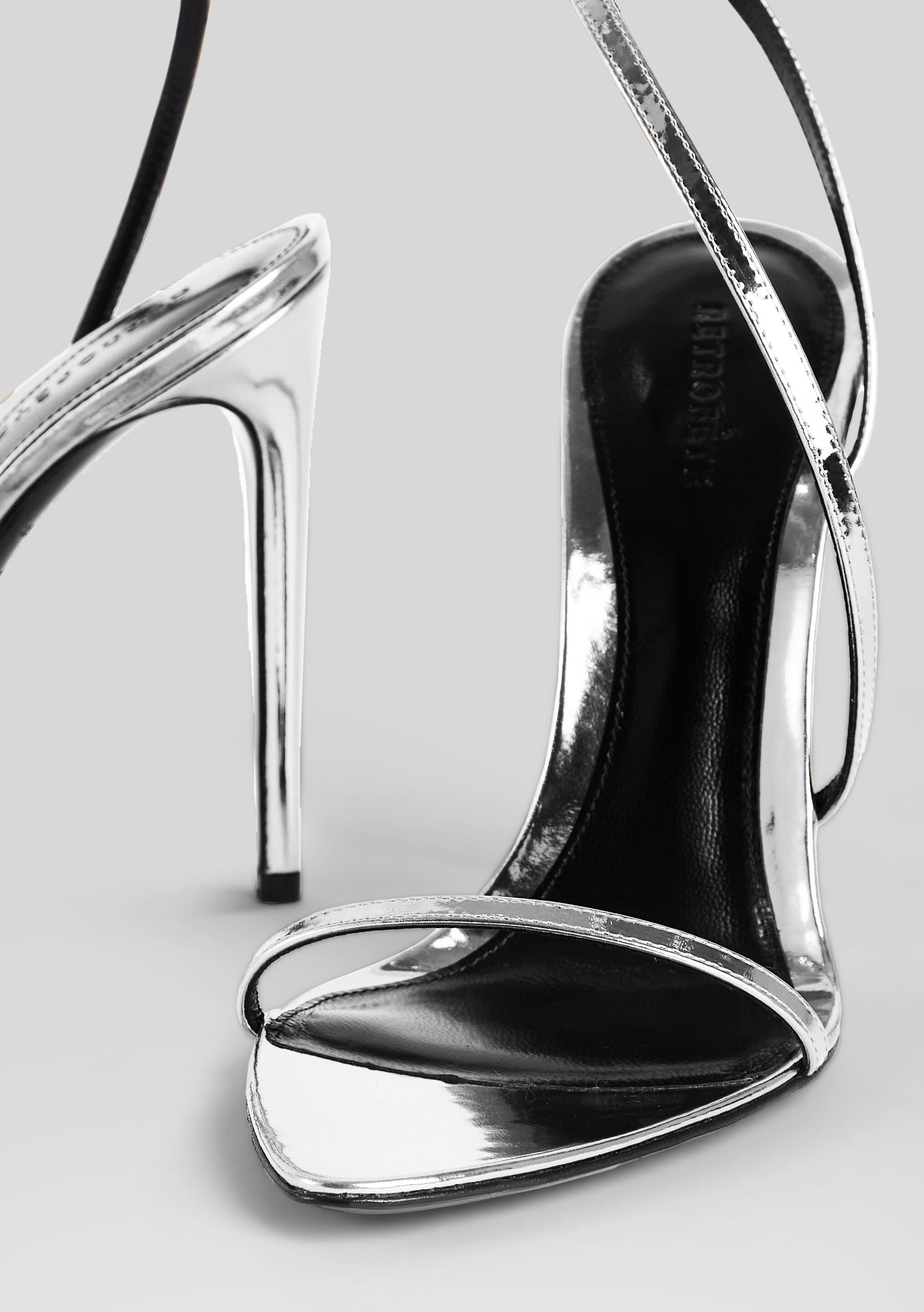 NAOMI SANDAL - 4
