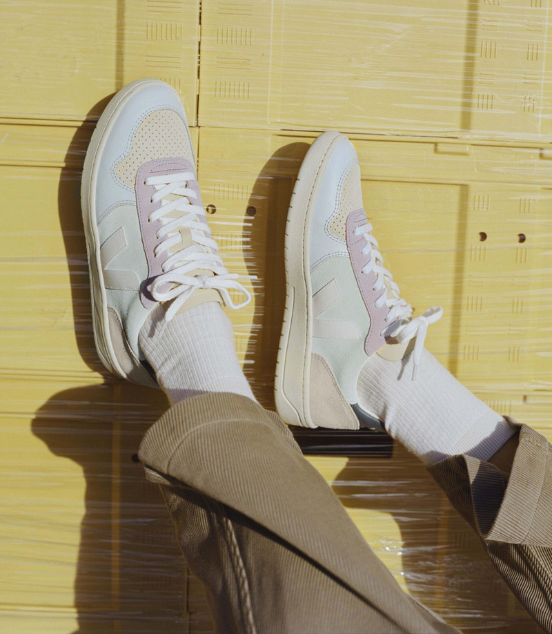 VEJA V-10 SUEDE JADE WHITE MULTICO outlook