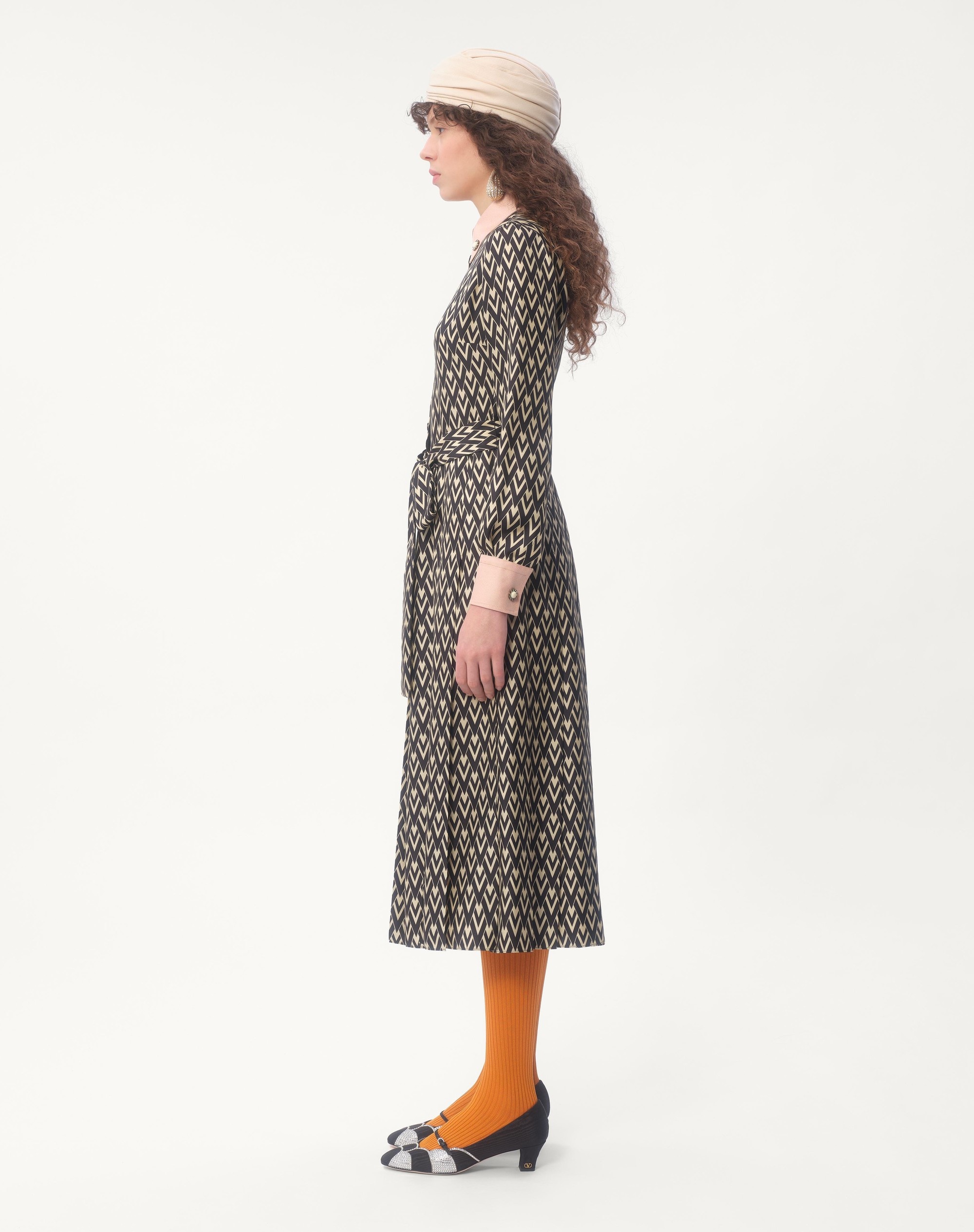 【関税込み】Valentino Garavani 'Toute La V' midi dress Twill Toute La V Midi Dress for Woman in Black/cream