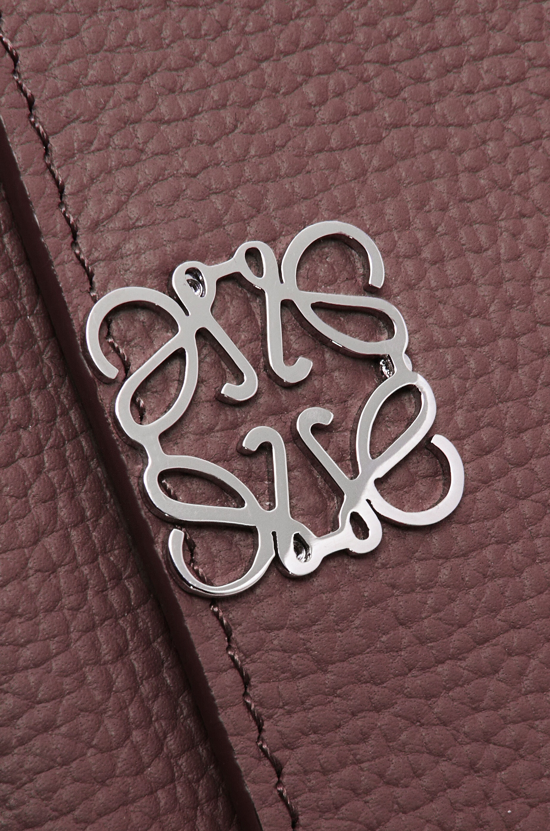 Anagram small vertical wallet in pebble grain calfskin - 5