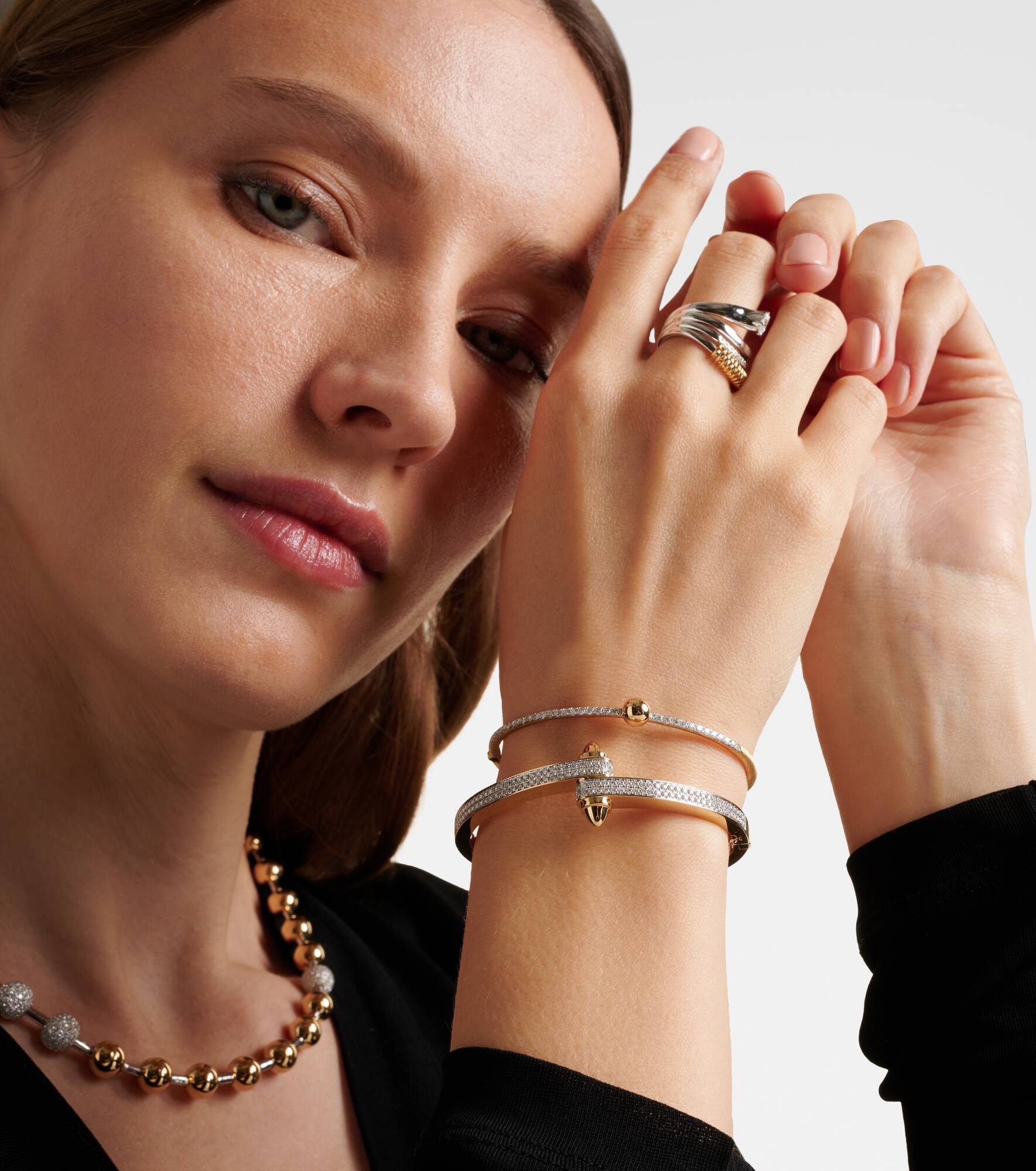 Ball 14kt gold bangle with diamonds - 2