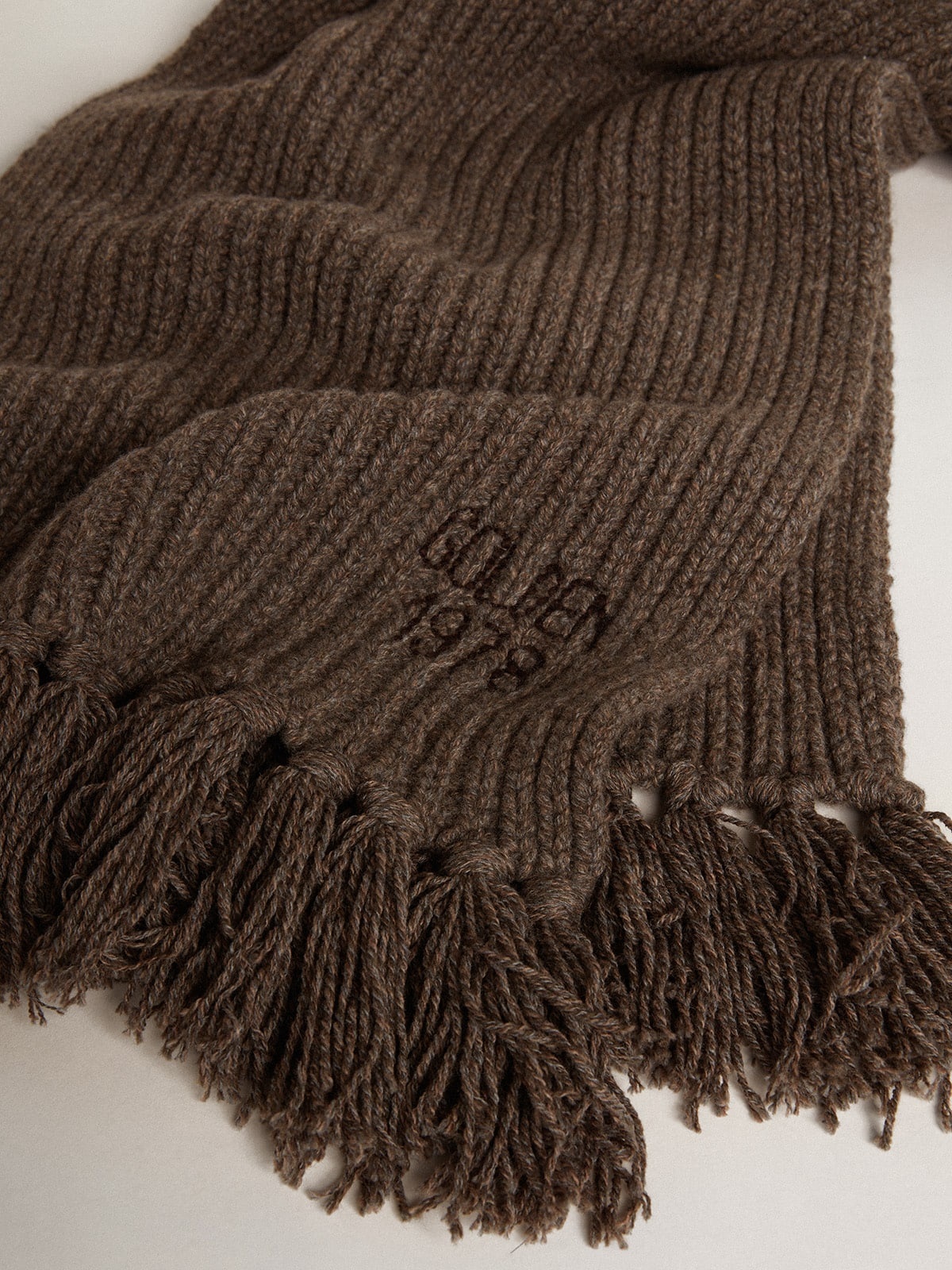 Ash brown scarf with contrasting embroidery - 2