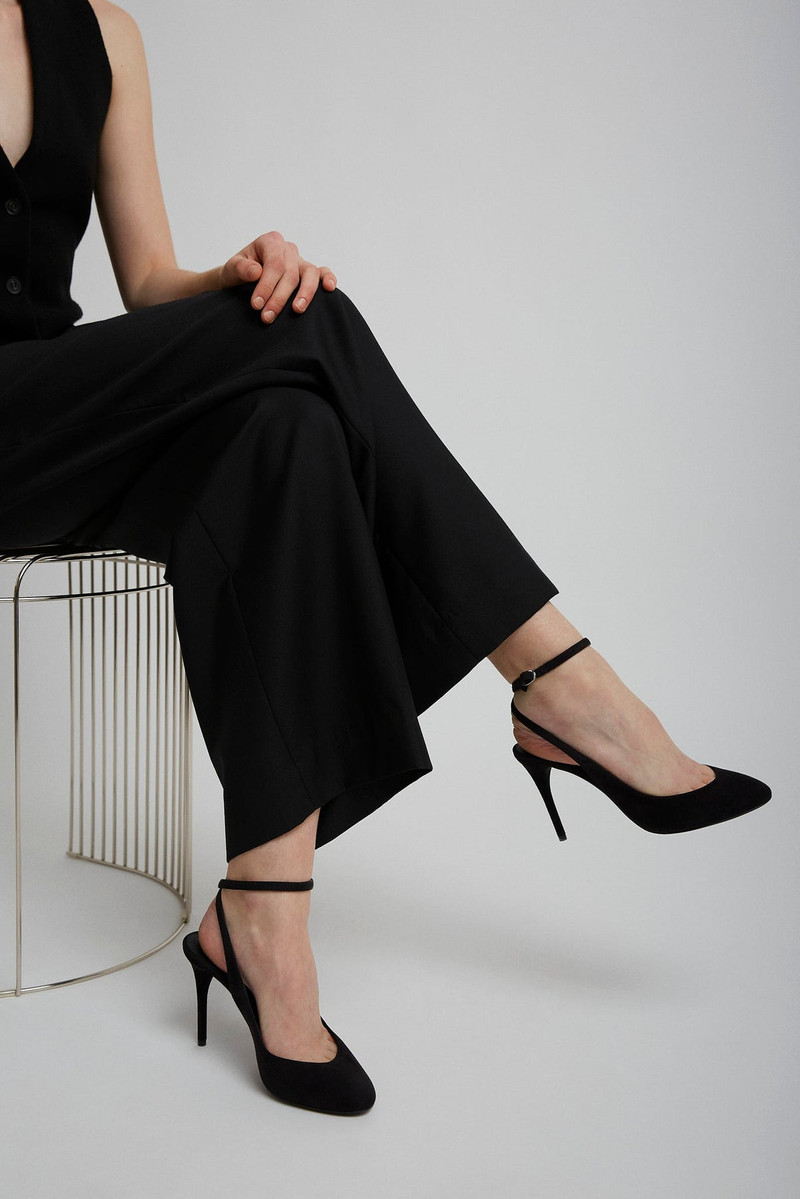 Alaïa Decollete 90 black slingbacks outlook