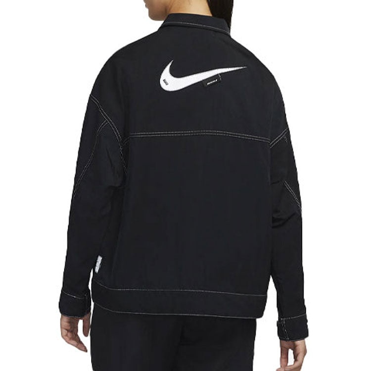(WMNS) Nike SS22 Sportswear Swoosh Back Logo Printing Woven Jacket Autumn Black DM6204-010 - 5