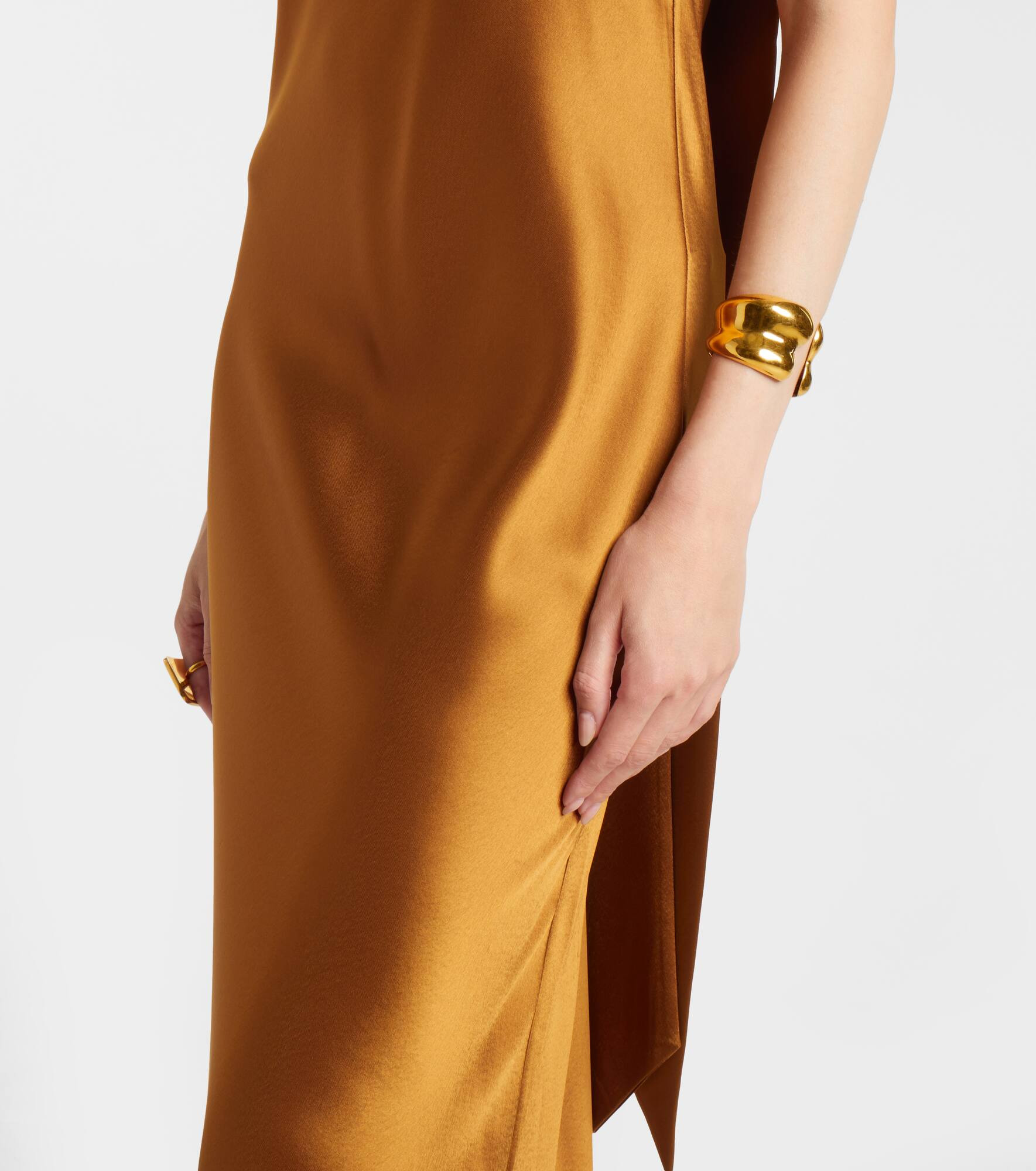Sienna halterneck satin gown - 5
