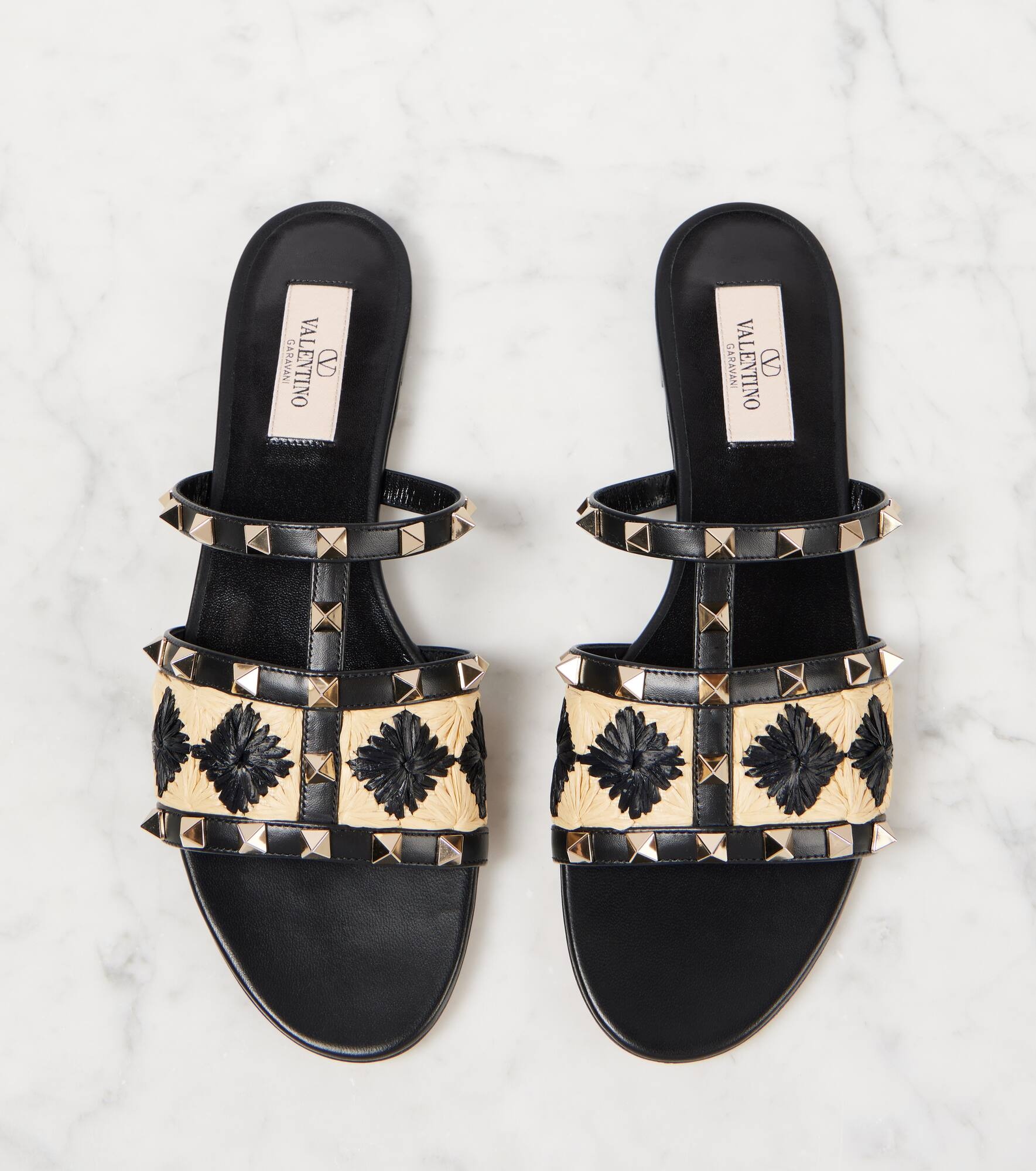 Rockstud raffia-trimmed leather sandals - 5