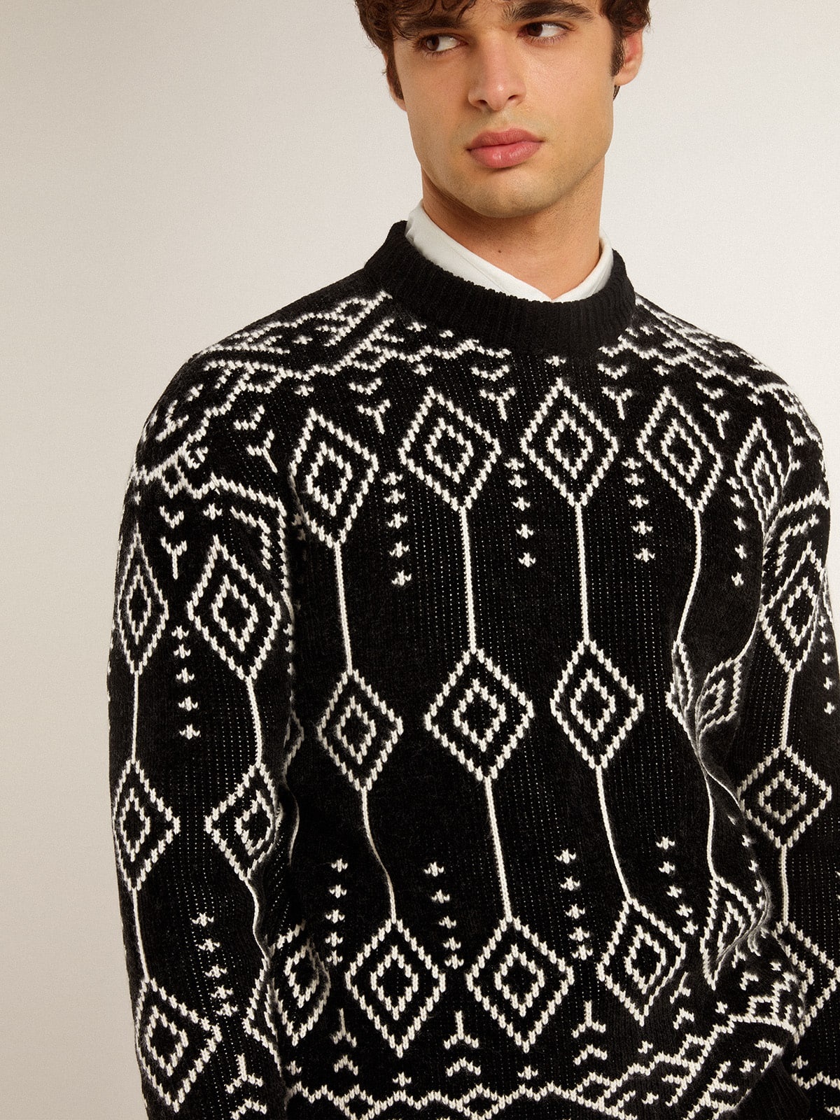 Men’s crew neck wool blend sweater with jacquard argyle design - 5