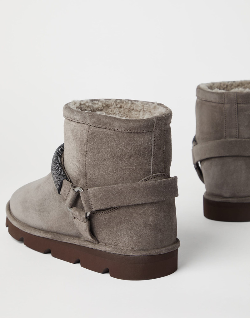Suede boots with shearling lining and precious ribbed strap 3