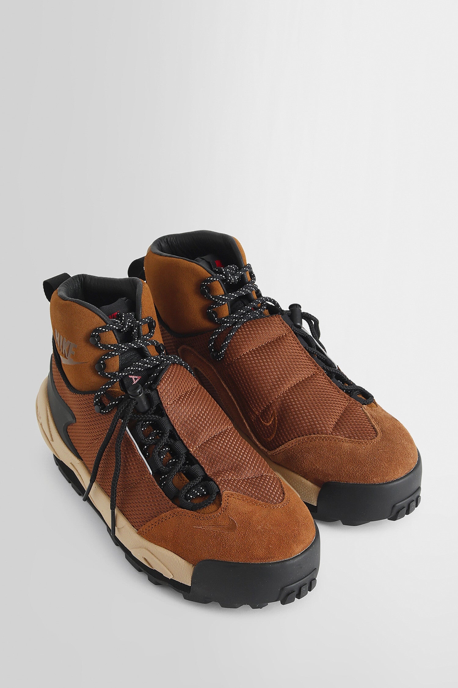 Sacai-Collaboration-Magmascape-Sp-Sneakers - 7