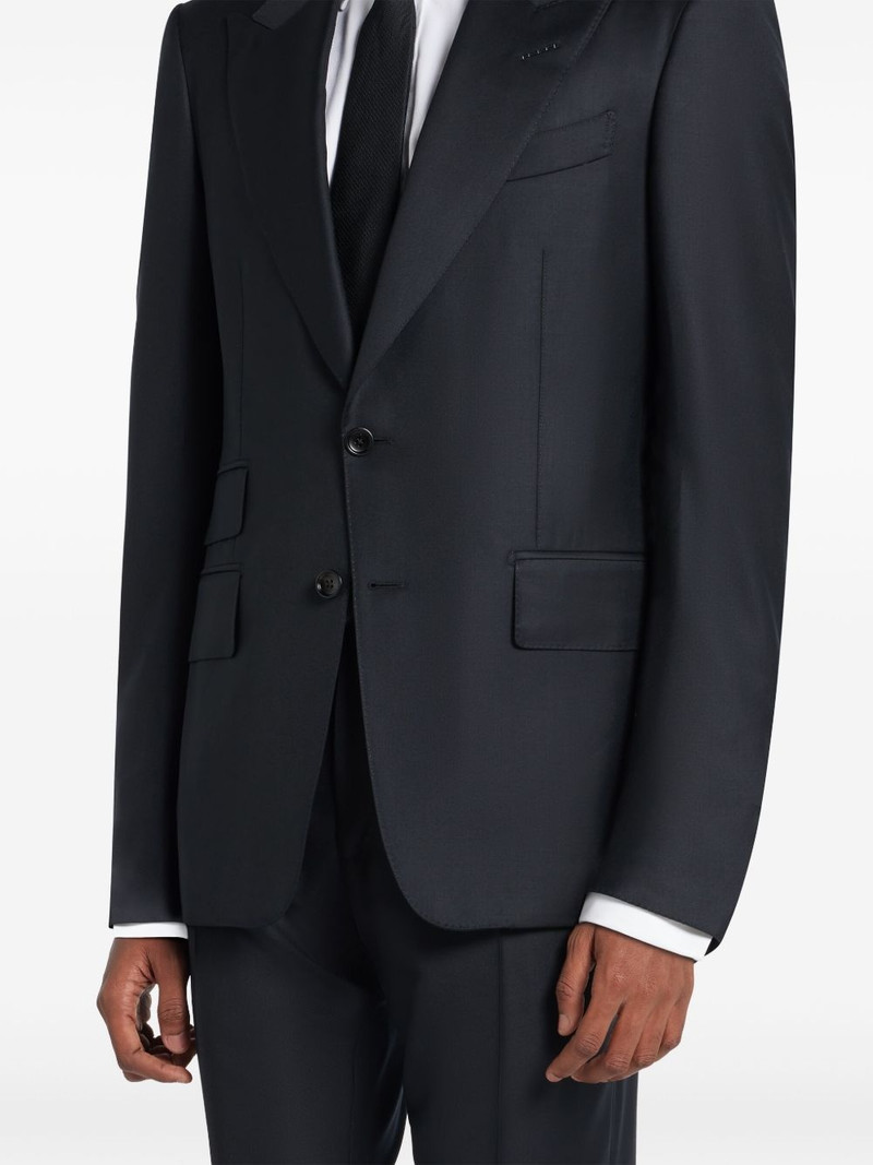 single-breasted suit 5