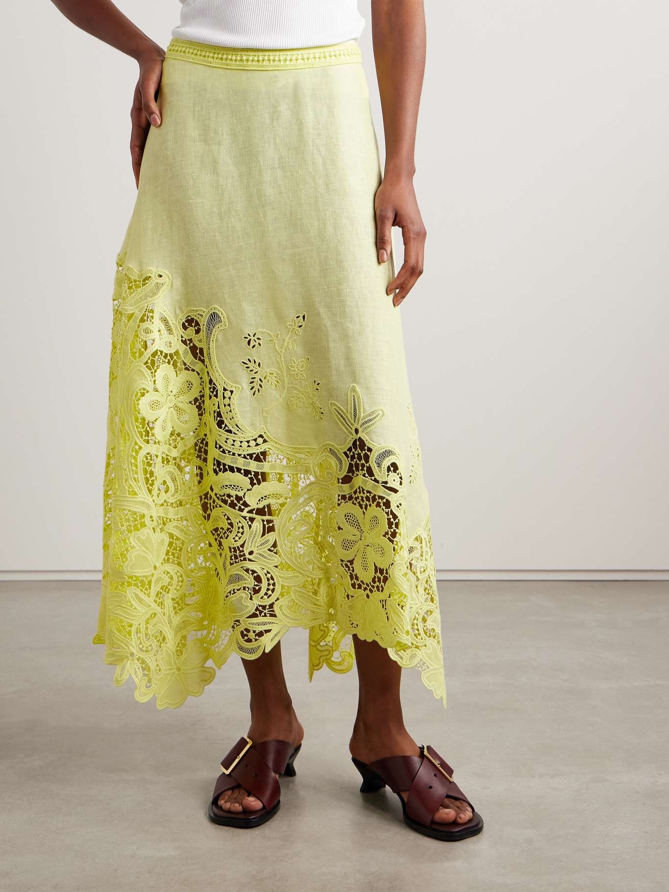 Rae guipure lace-paneled linen midi skirt Chartreuse - 3
