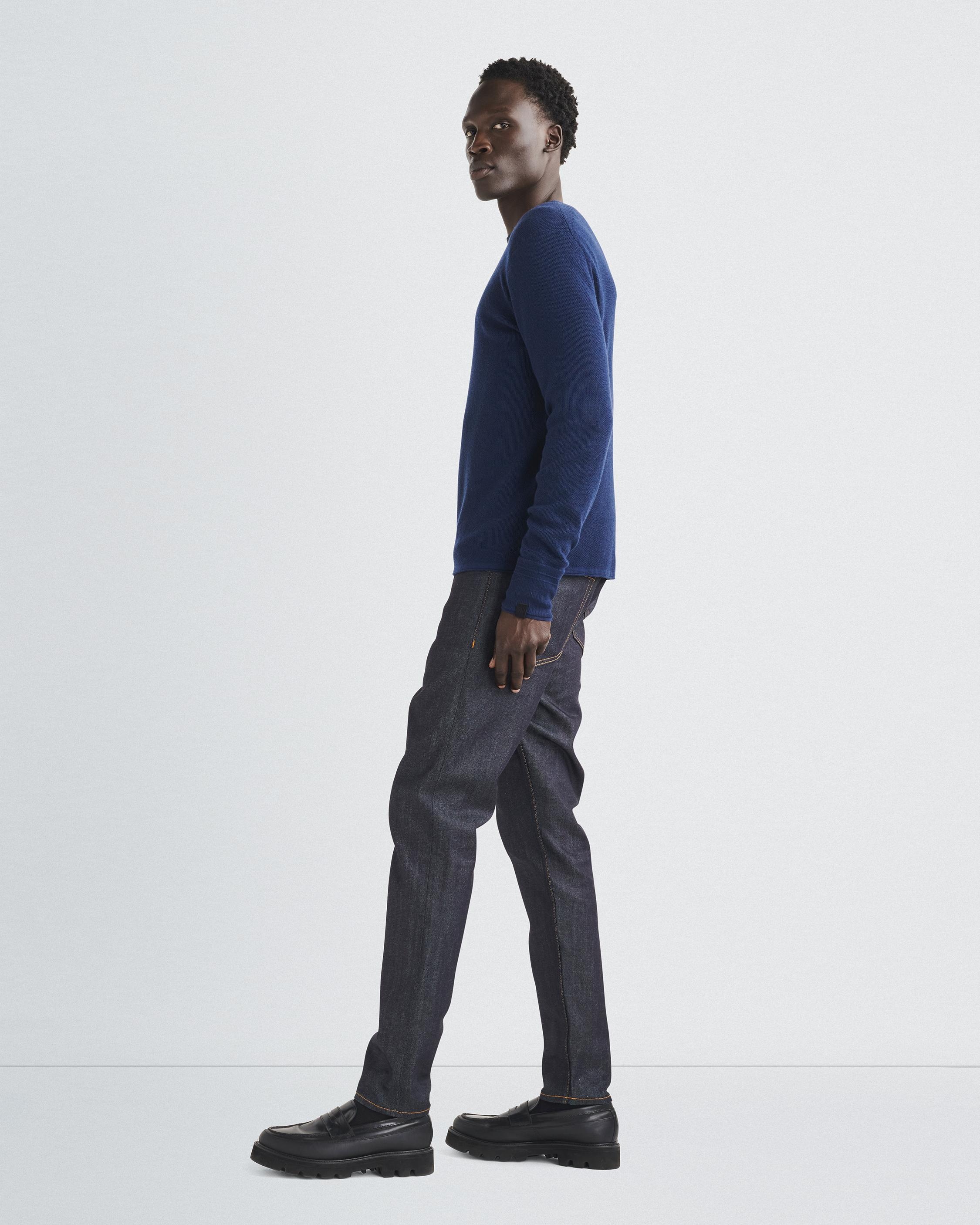 Martin Merino Crew
Classic Fit - 4