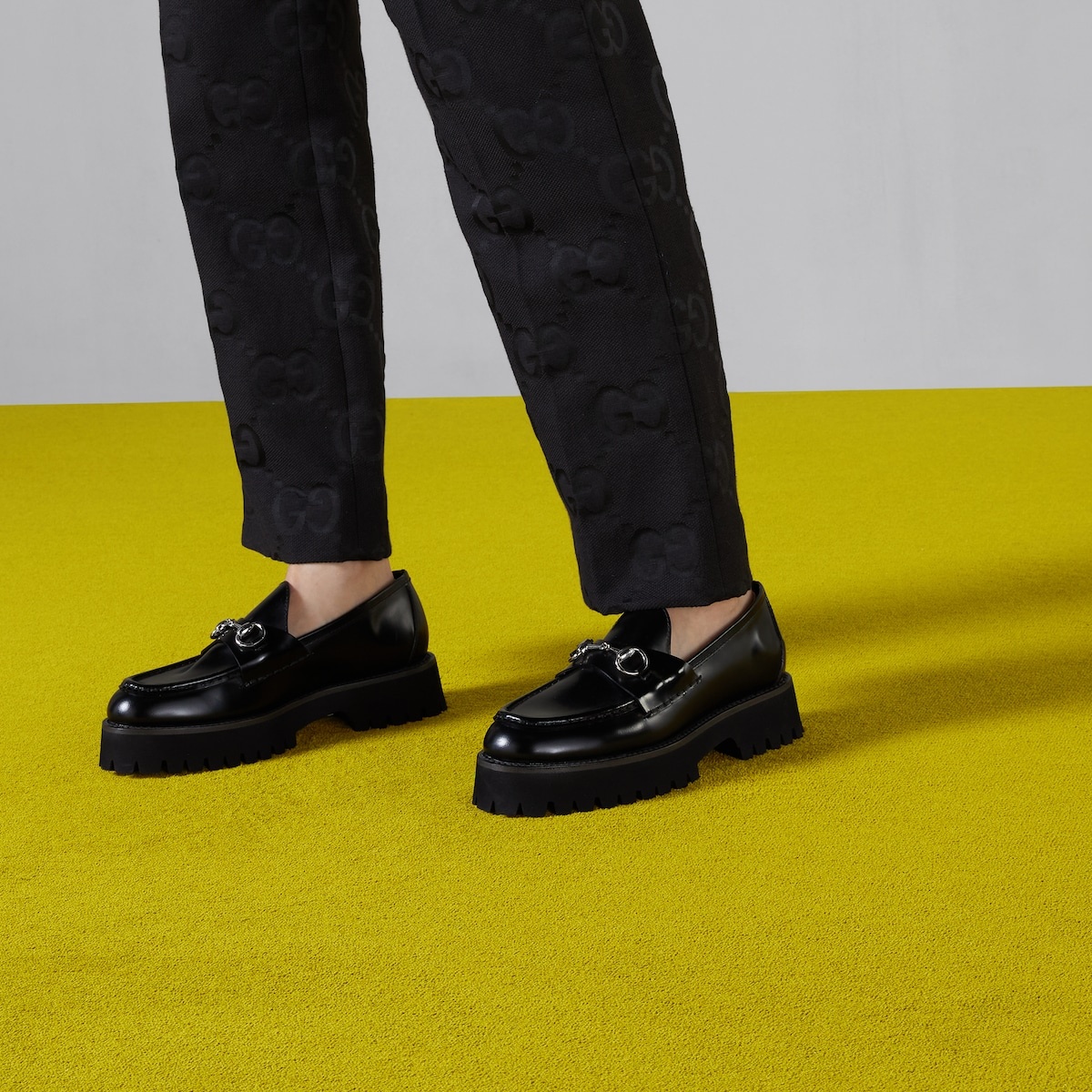 【SS25＊日本未入荷】WOMEN`S LUG SOLE LOAFER WITH HORSEBIT GUCCI Women's loafer with Horsebit | REVERSIBLE