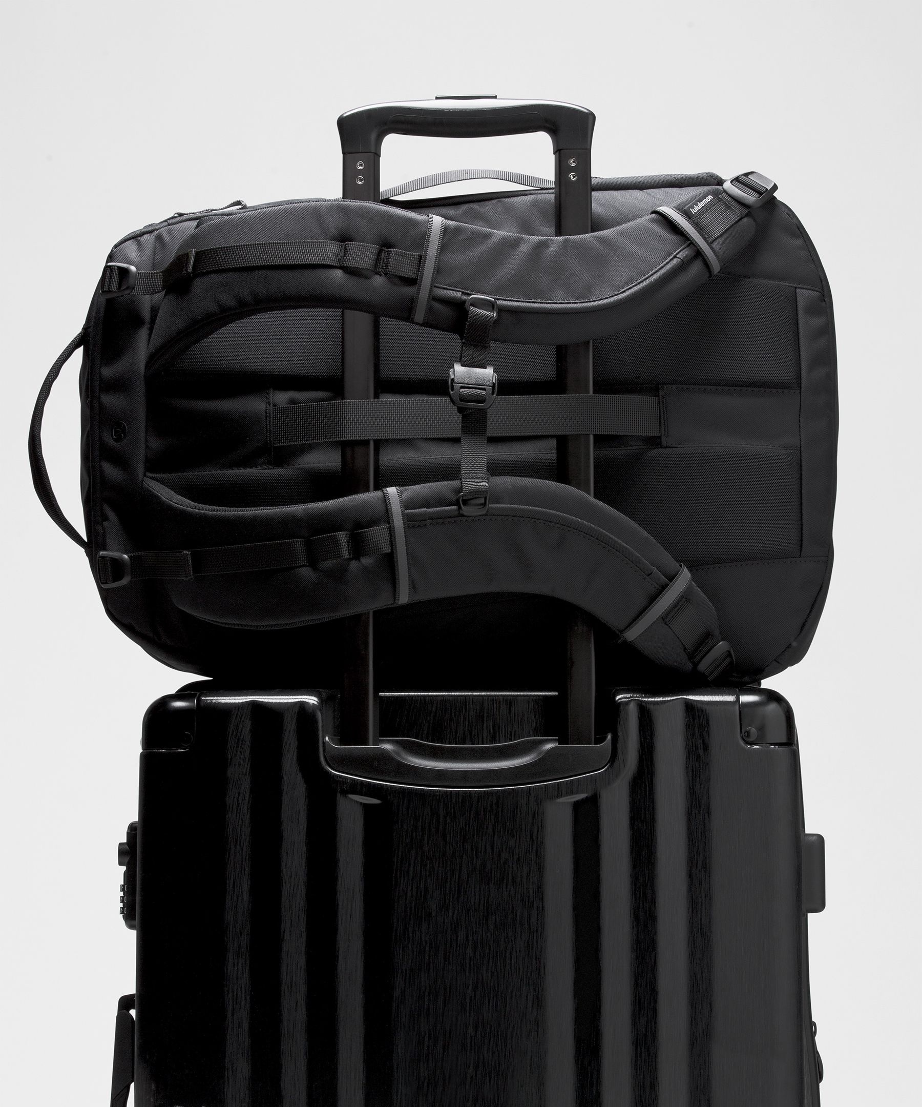 Triple-Zip Backpack 28L - 7