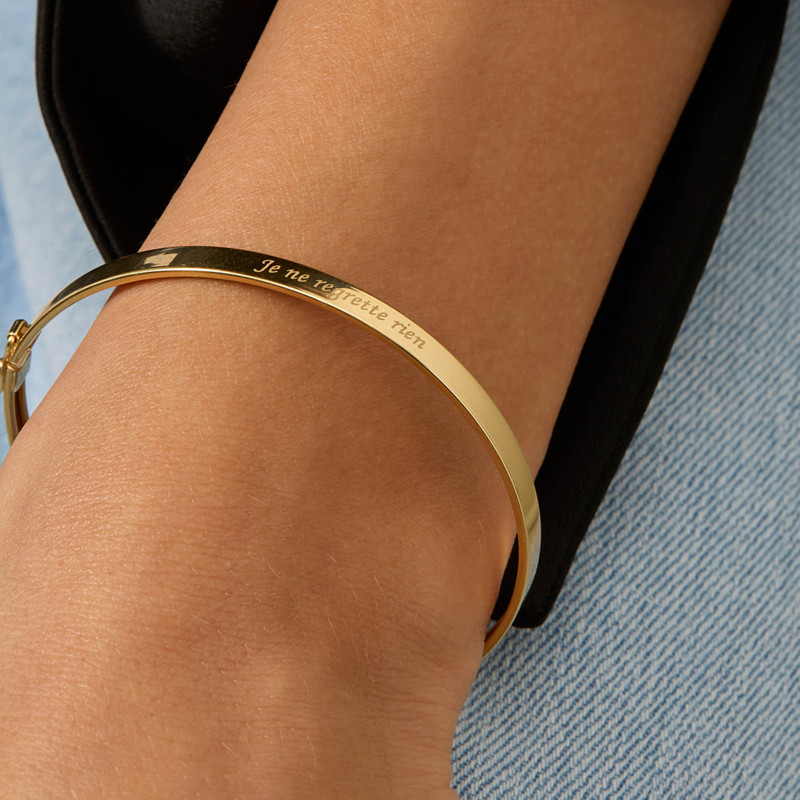 STONE AND STRAND Je Ne Regrette Gold Bangle outlook