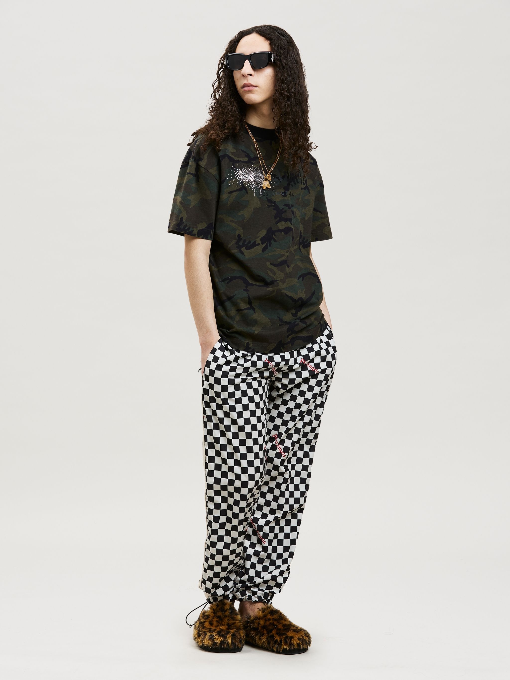 camouflage-print rhinestone logo T-shirt - 2