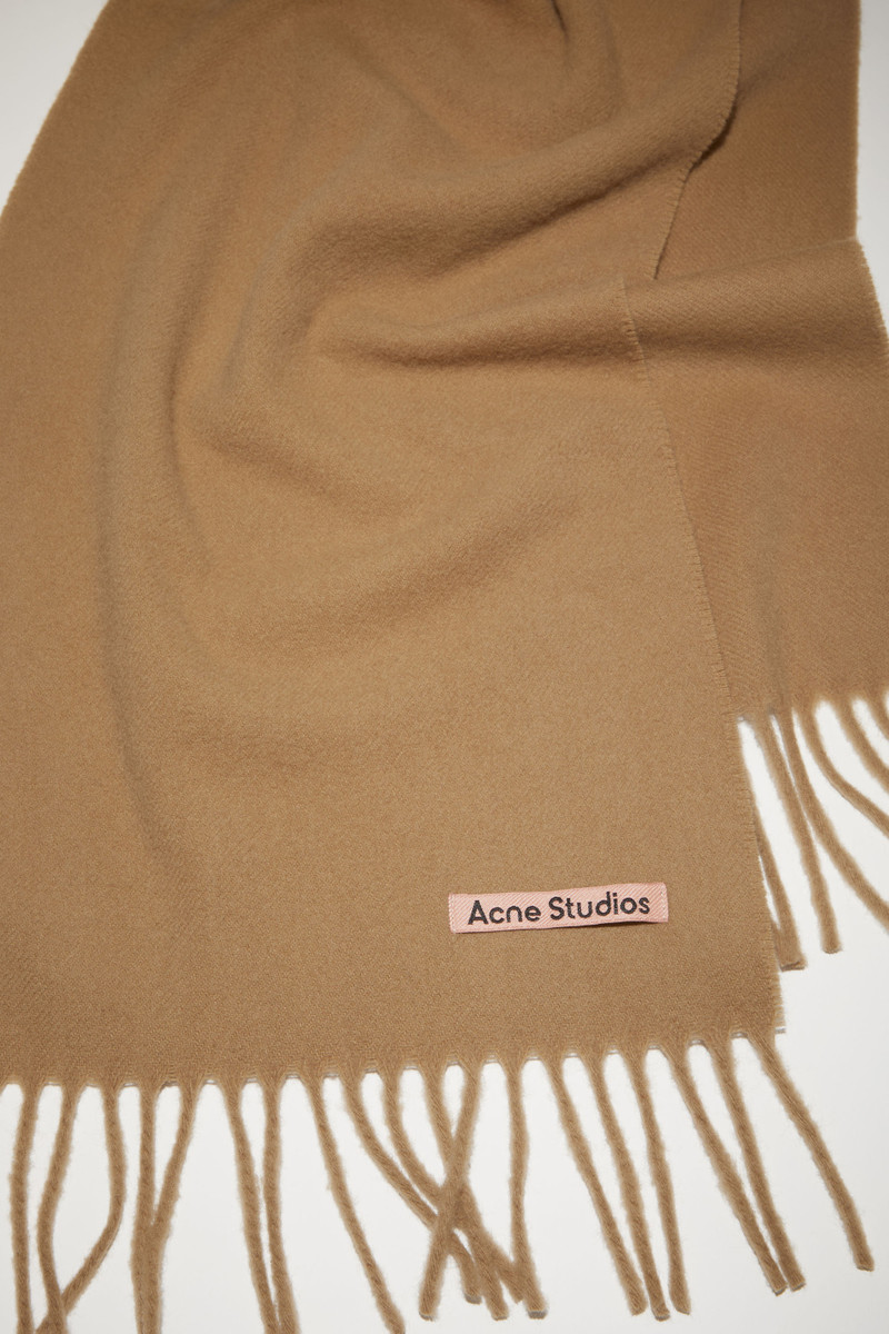 Fringe wool scarf - skinny - Dark camel 4