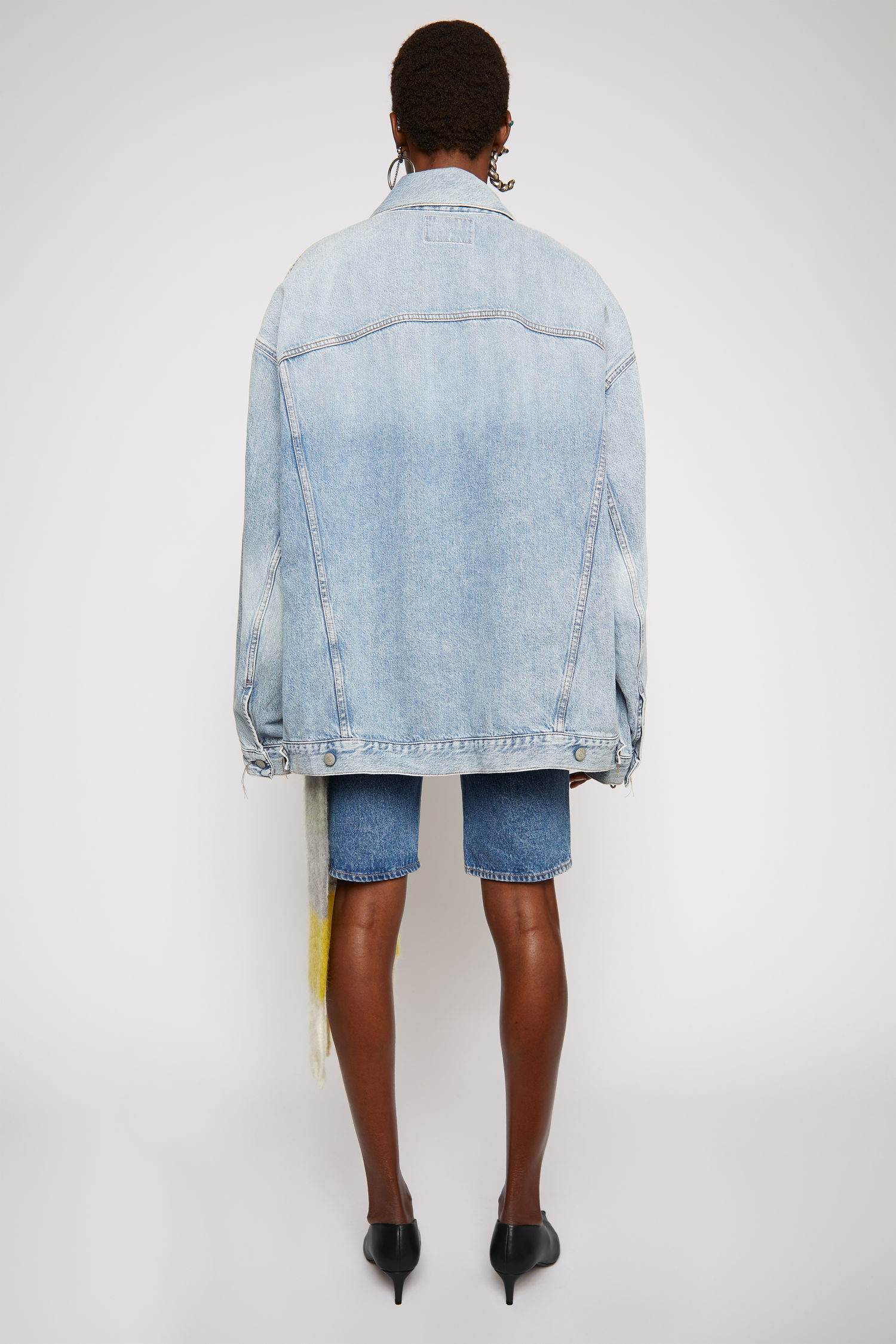 Oversized-fit denim jacket light blue - 3