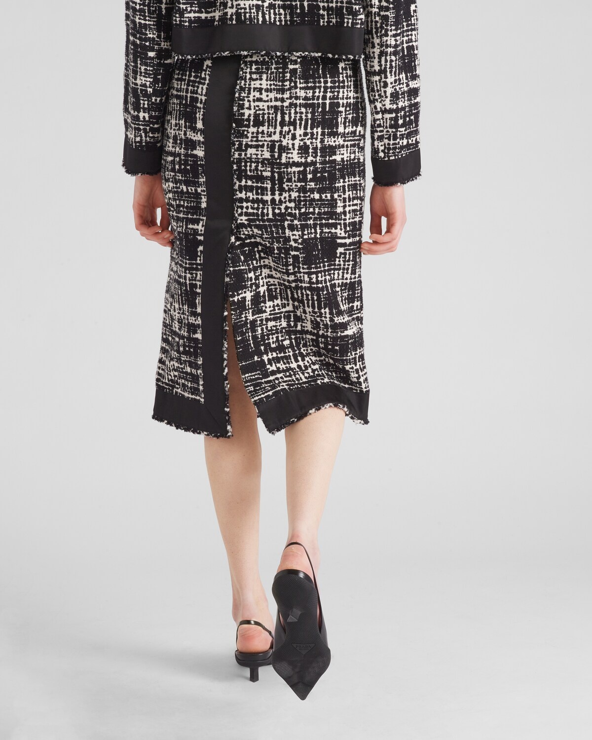 Printed fabric and Re-Nylon skirt - 3