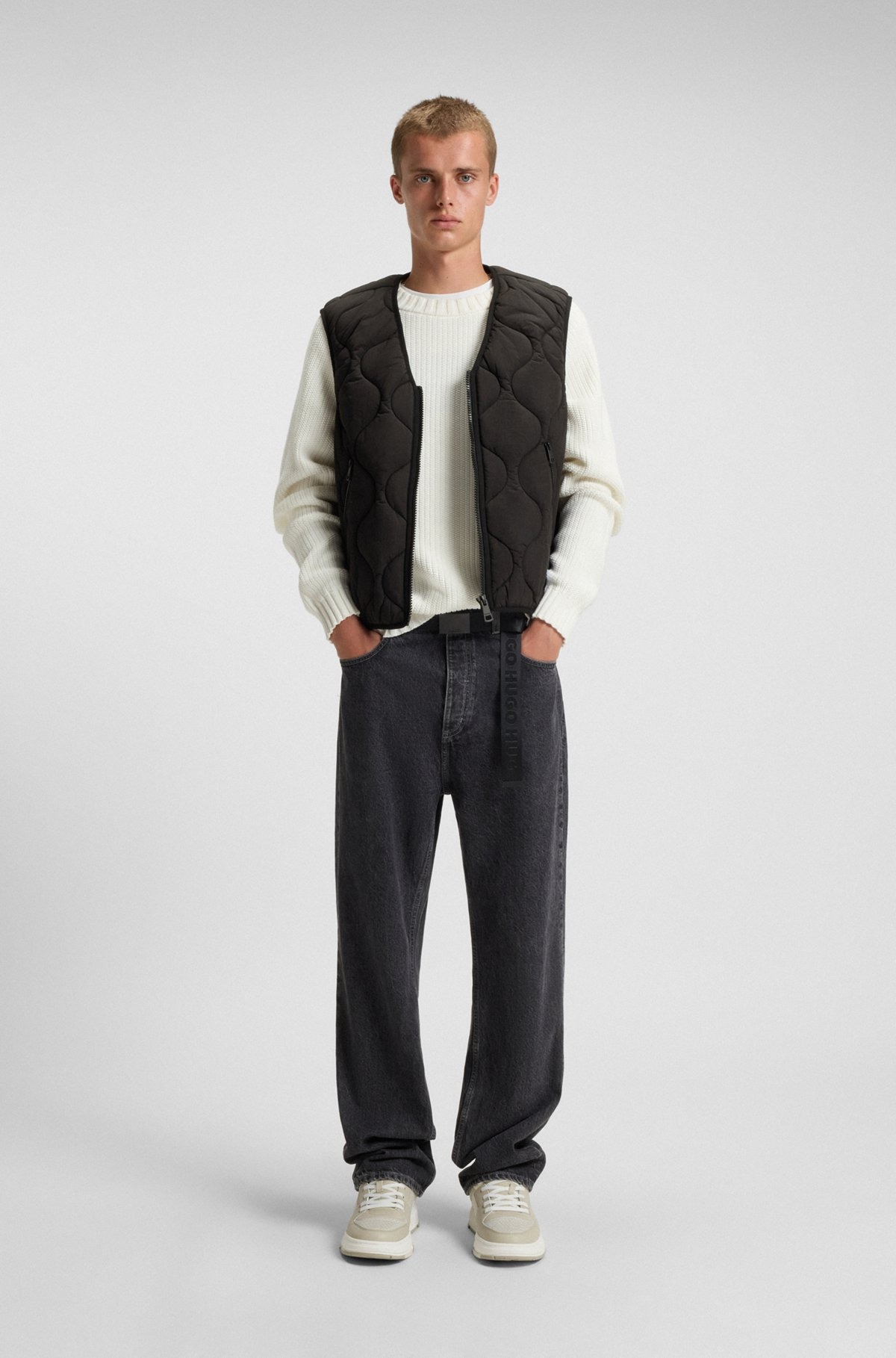 WATER-REPELLENT RELAXED-FIT GILET WITH ONION QUILTING - 3