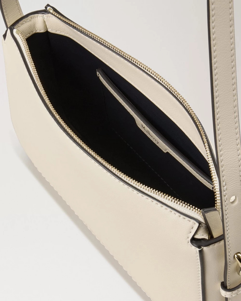 Clovelly Pouch Eggshell Micro Classic Grain - 5