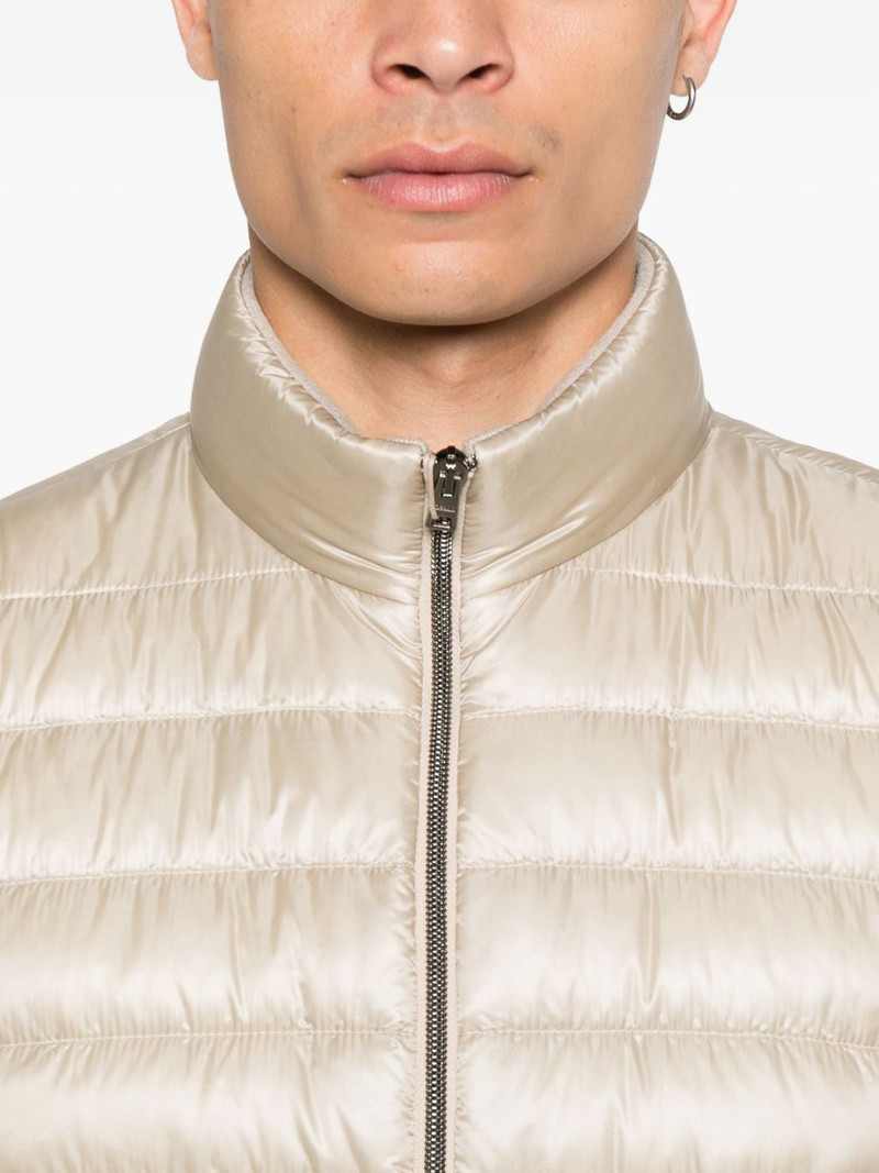 zip-front gilet을 압축 5