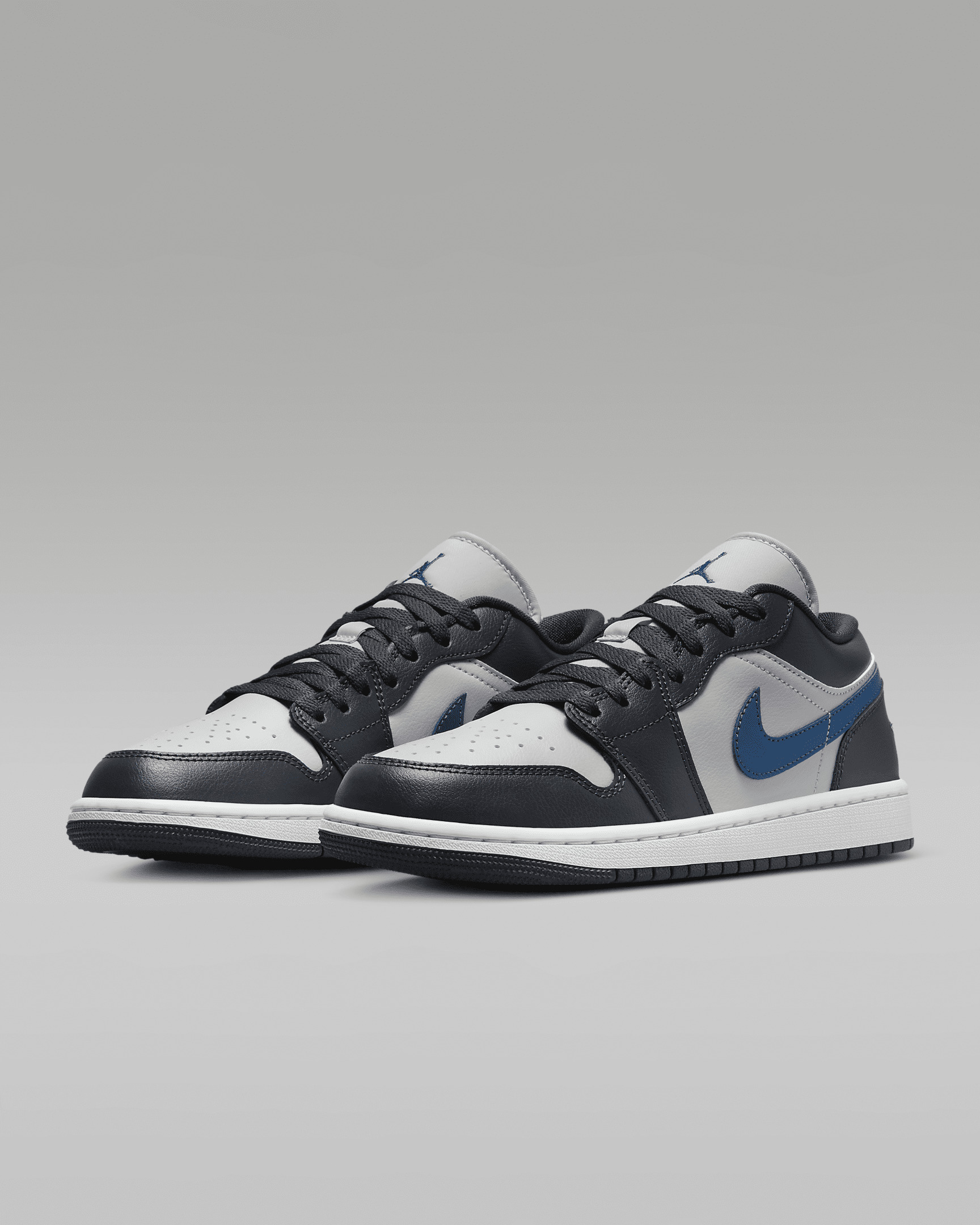 Air Jordan 1 Low Women's Shoes - 5