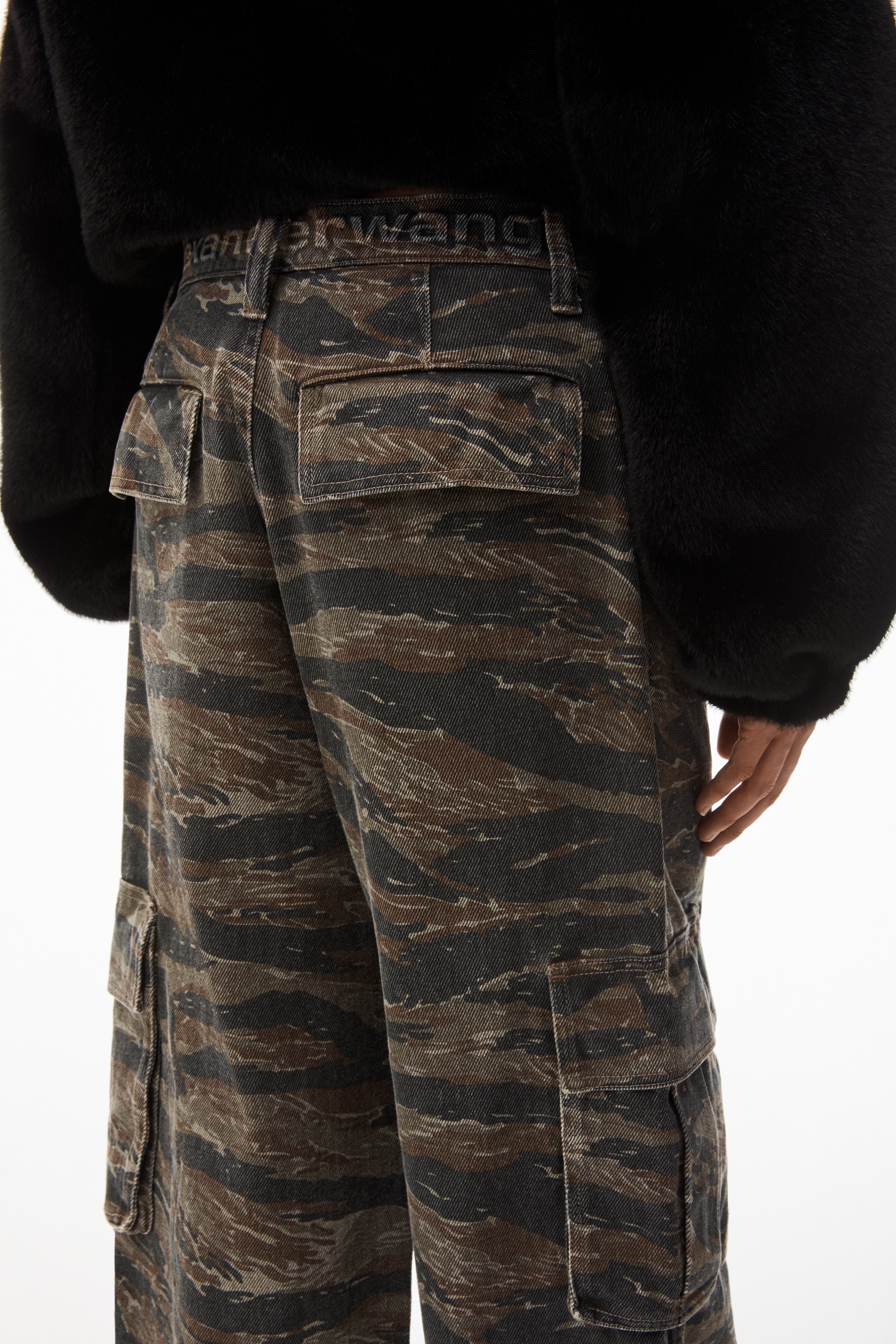 camo bagged out pocket jean in denim - 5