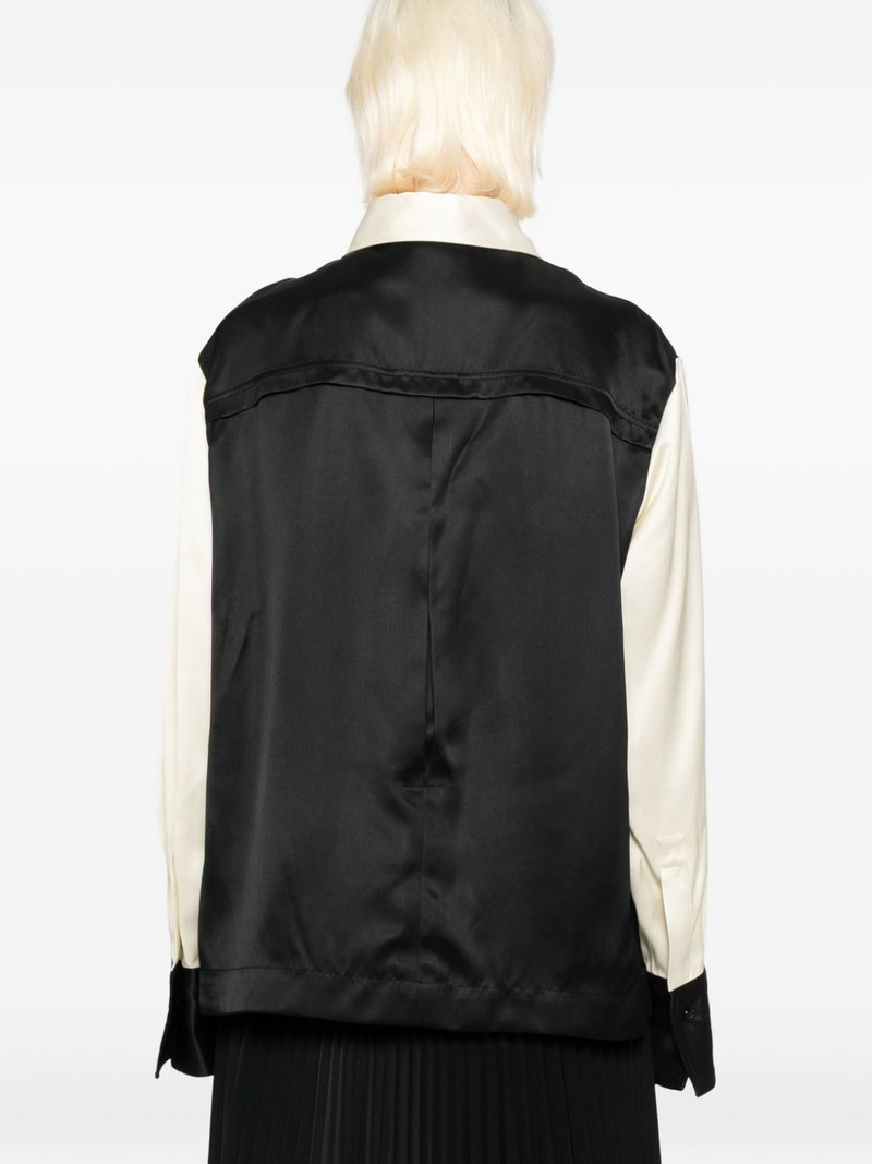 contrast-color shirt 4