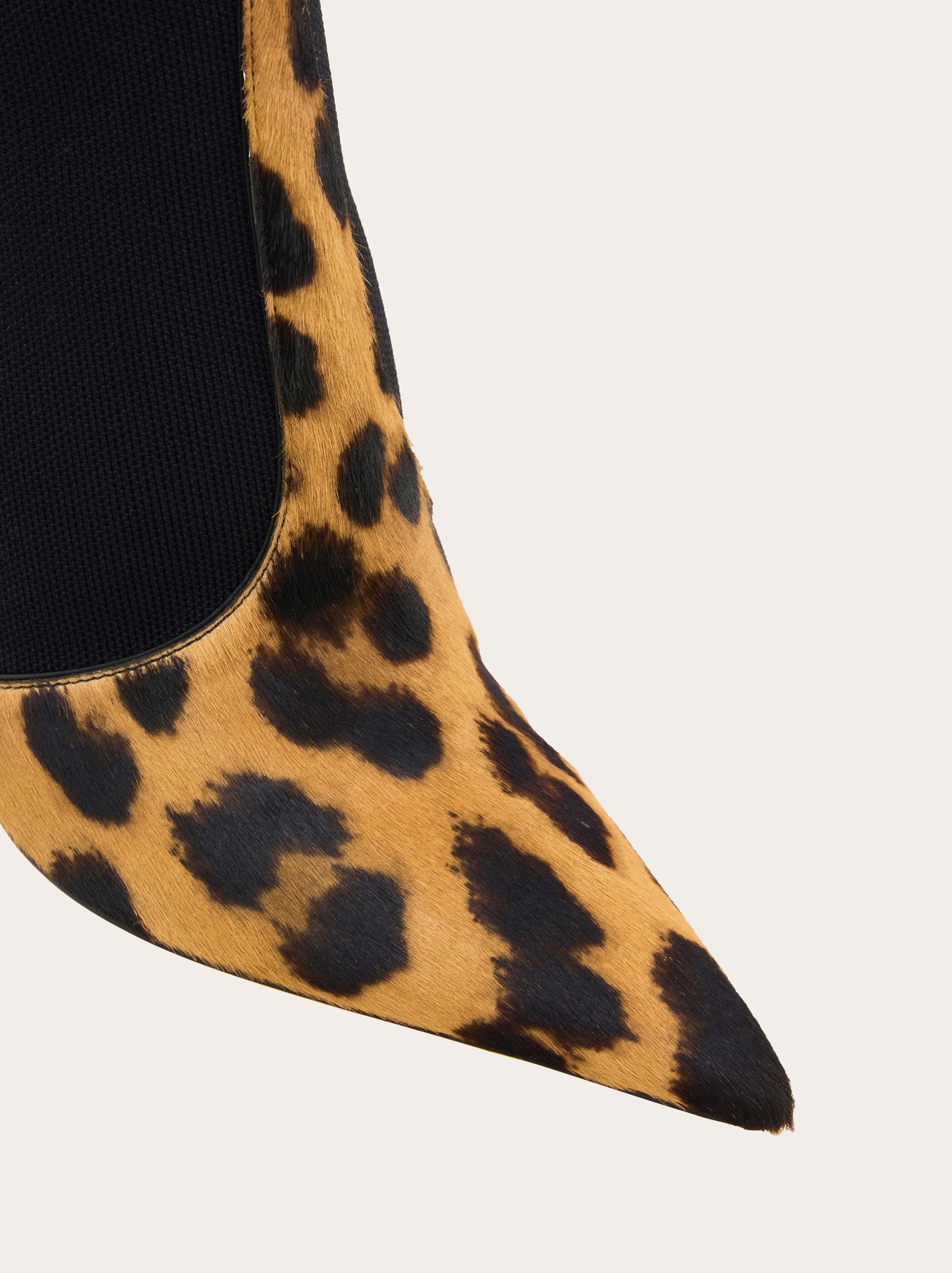 Ankle boot with graphic detail - 5