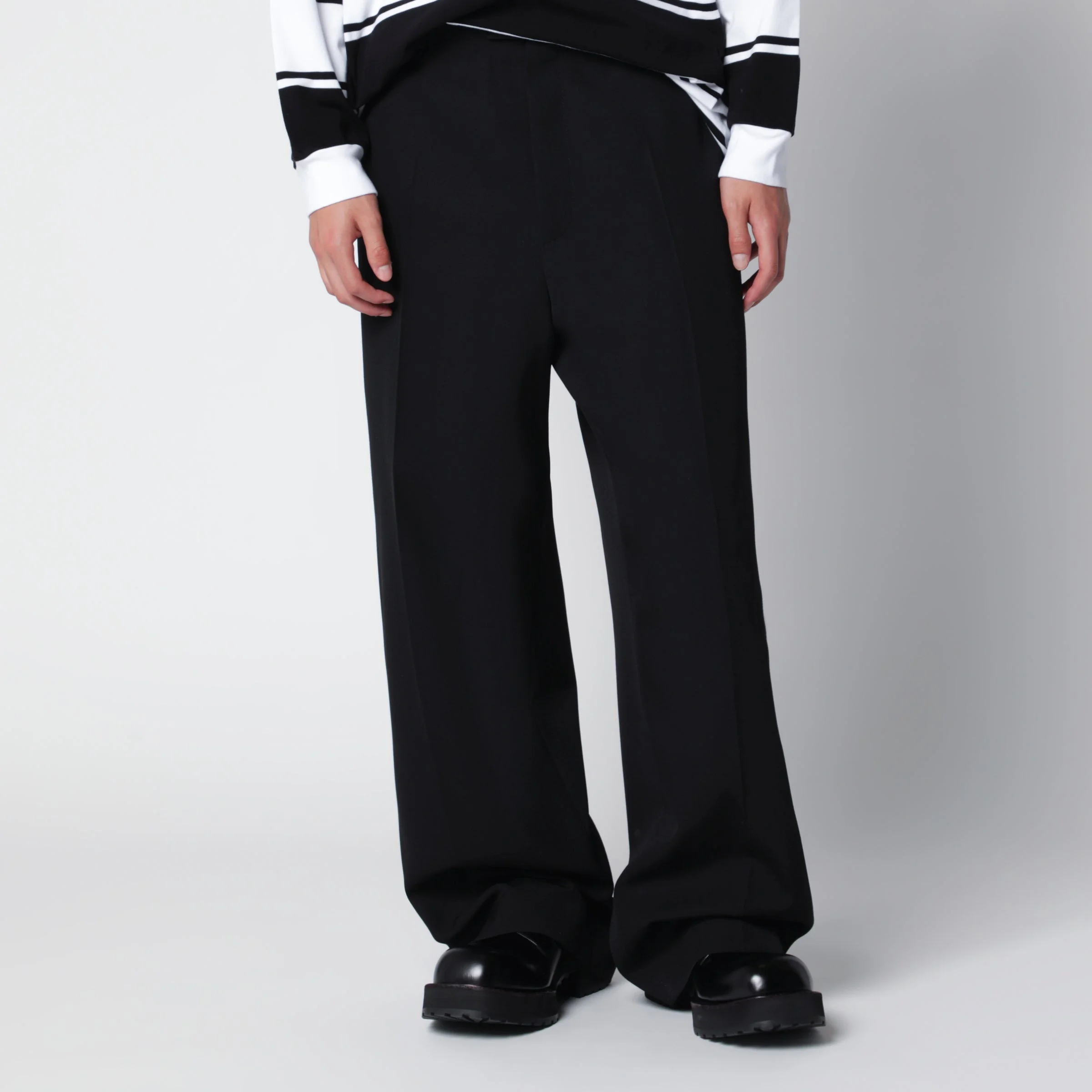 Wide-leg tailored trousers in black twill - 1