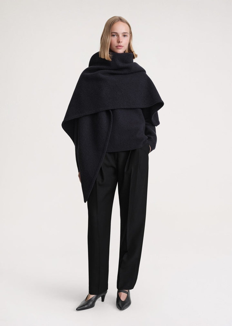 Maxi wool triangle scarf navy 1