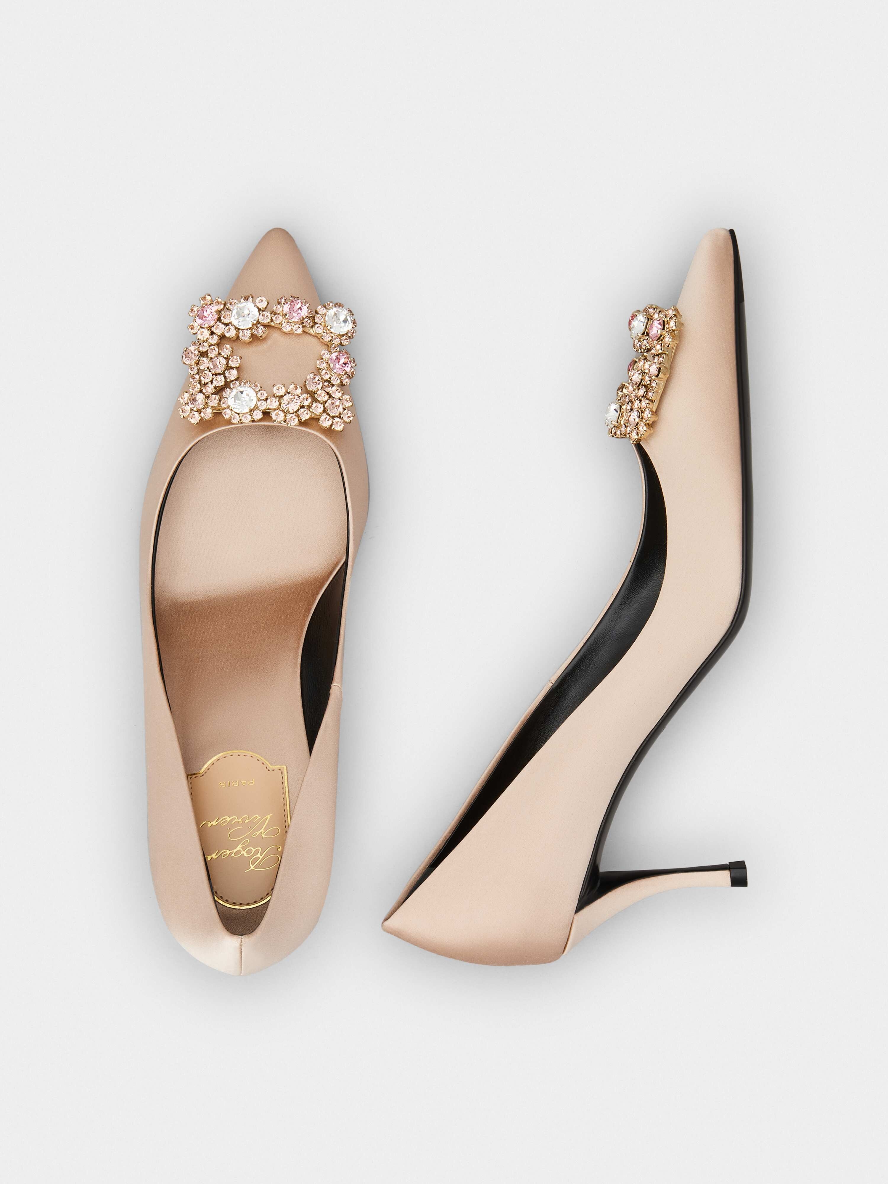 Flower Strass Buckle Pumps in Satin - 4