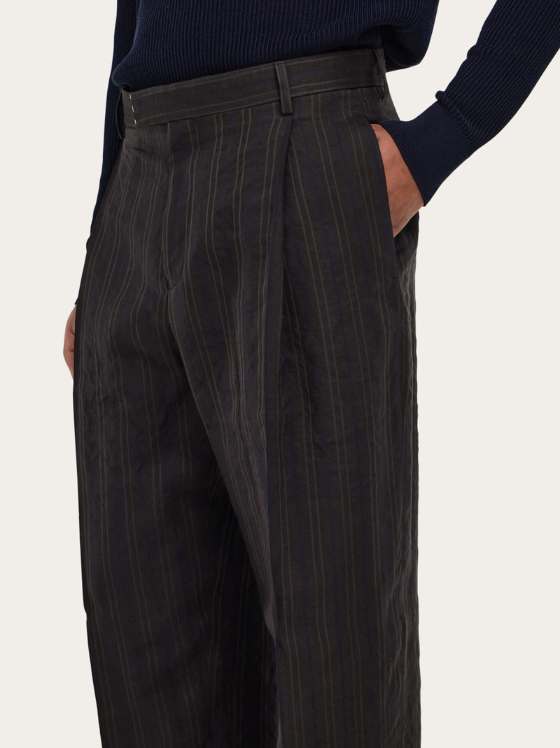 Relaxed tailored trouser 5