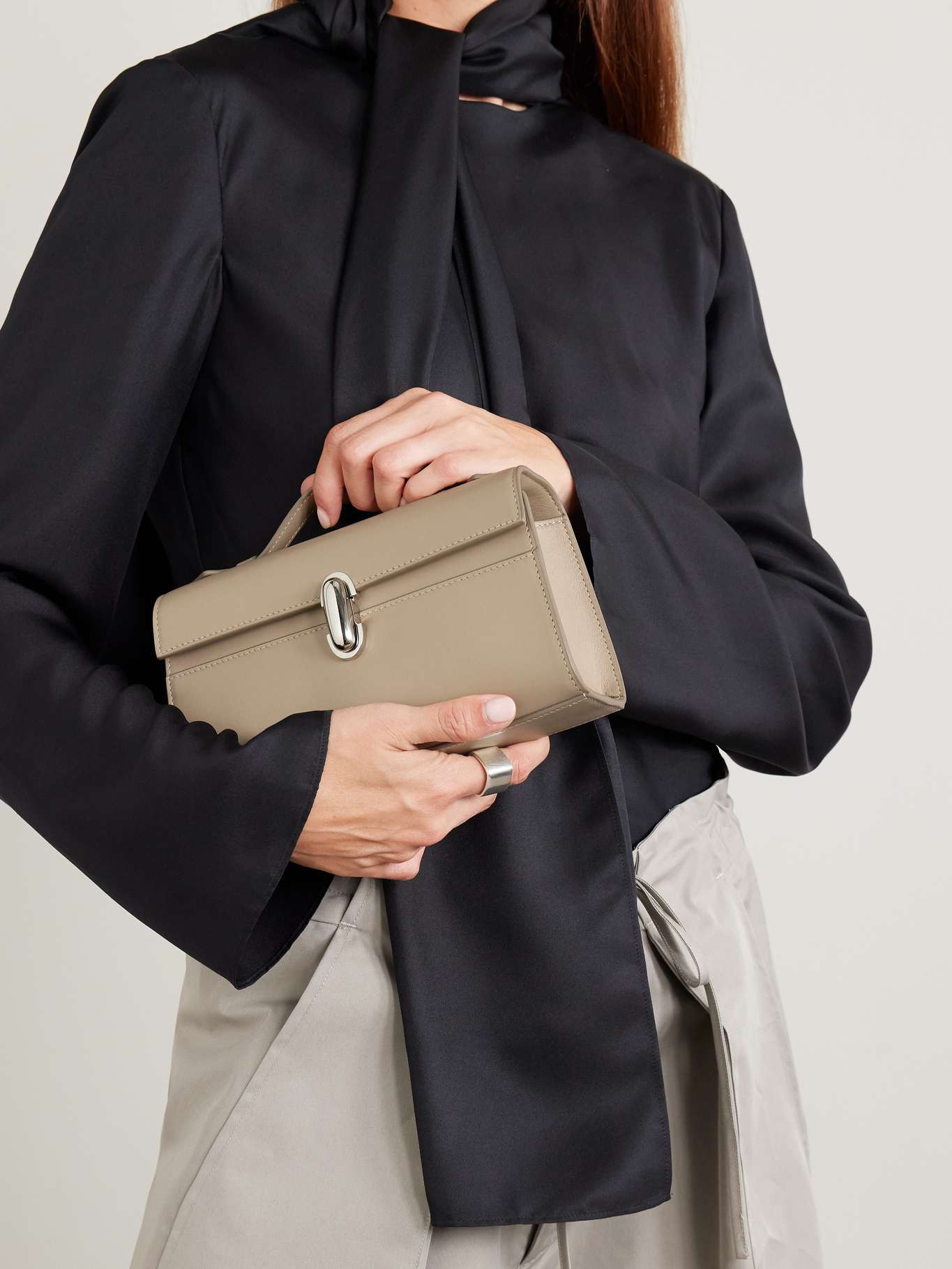 Symmetry Pochette leather tote Neutral - 2