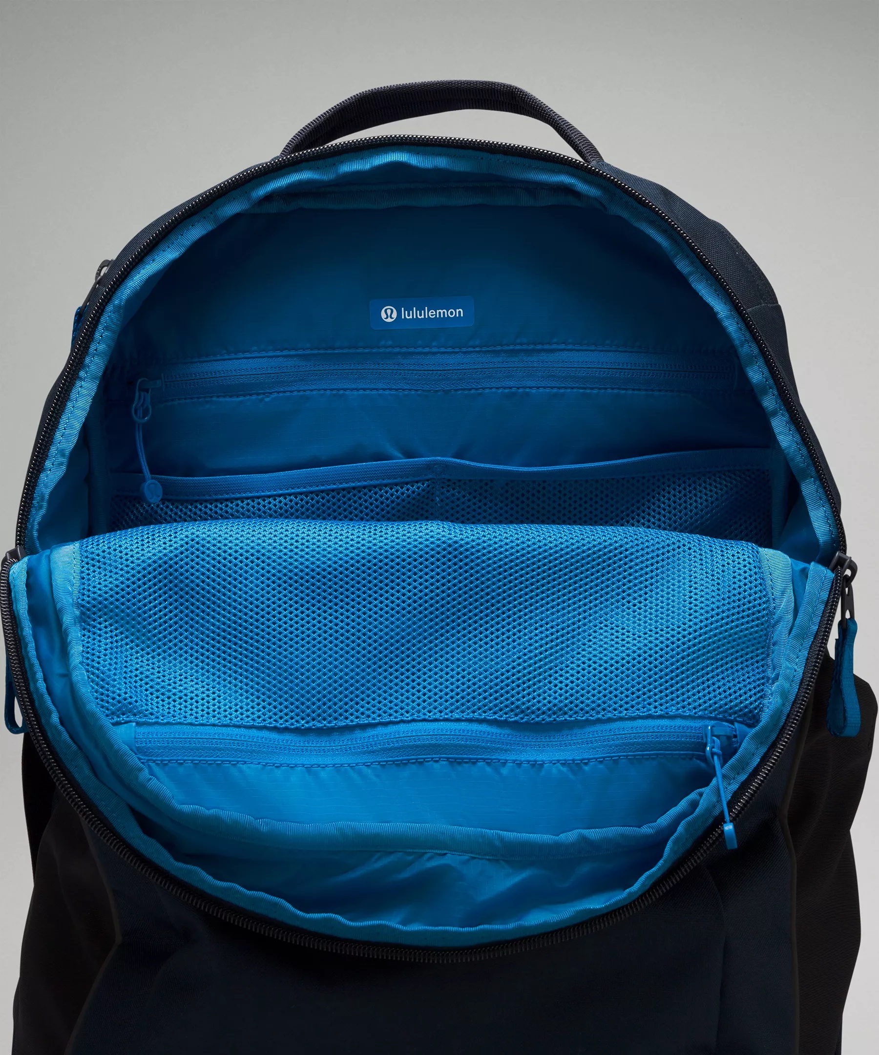 Triple-Zip Backpack 28L - 5