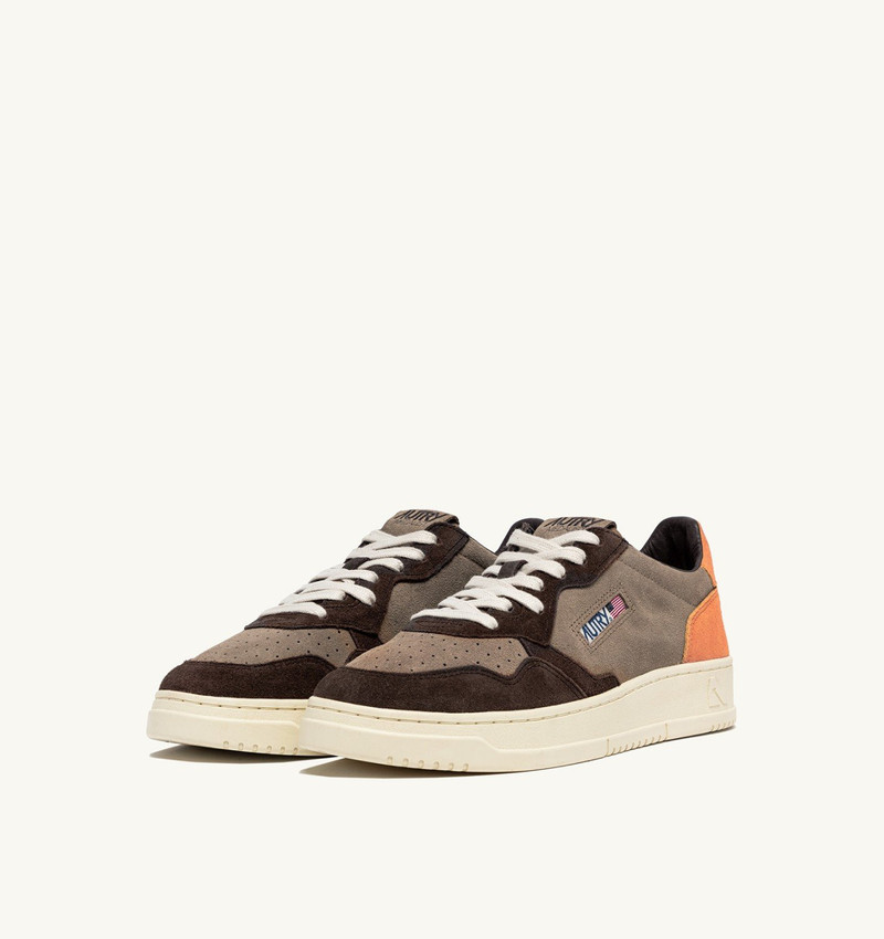 AUTRY MEDALIST LOW SNEAKERS IN TRICOLOR BROWN FANTA AND MOKA SUEDE outlook