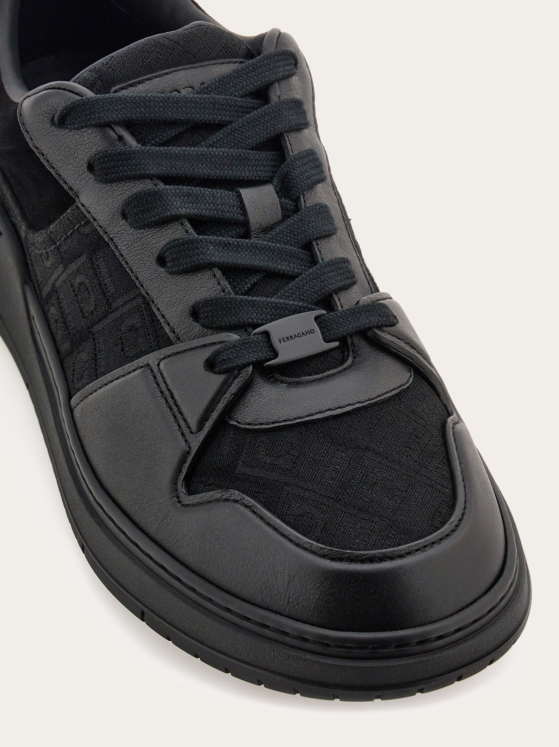 Low top sneaker - 6