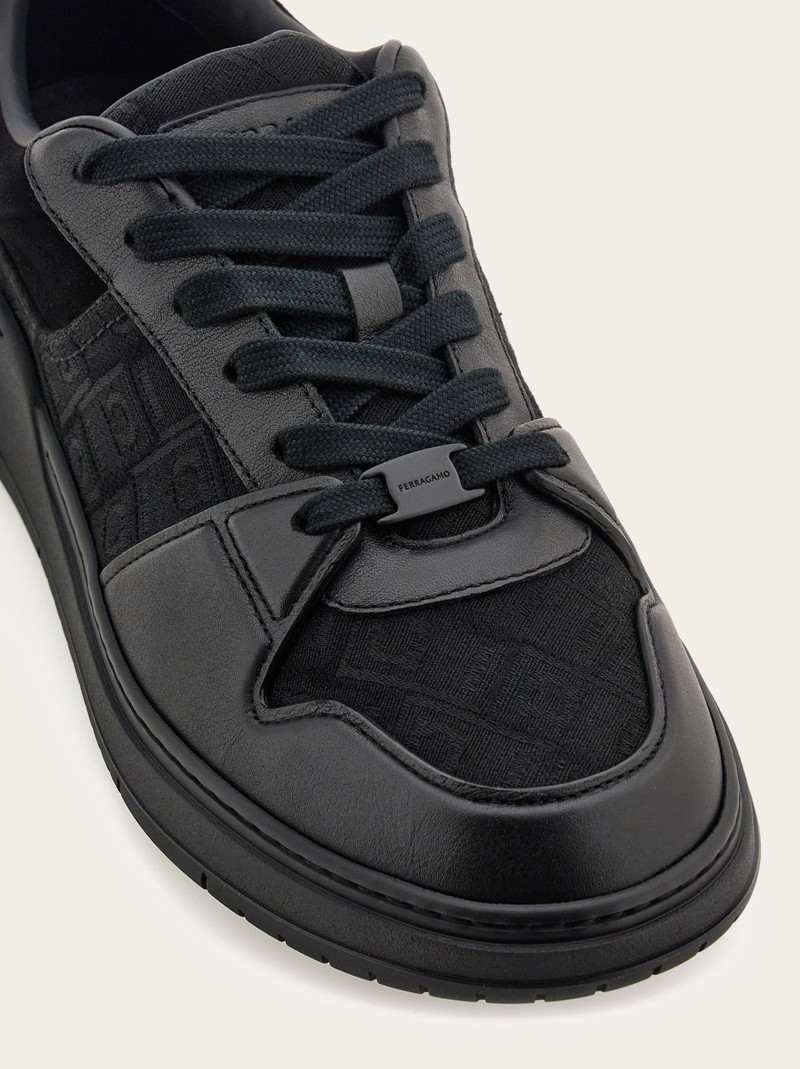 Low top sneaker 6