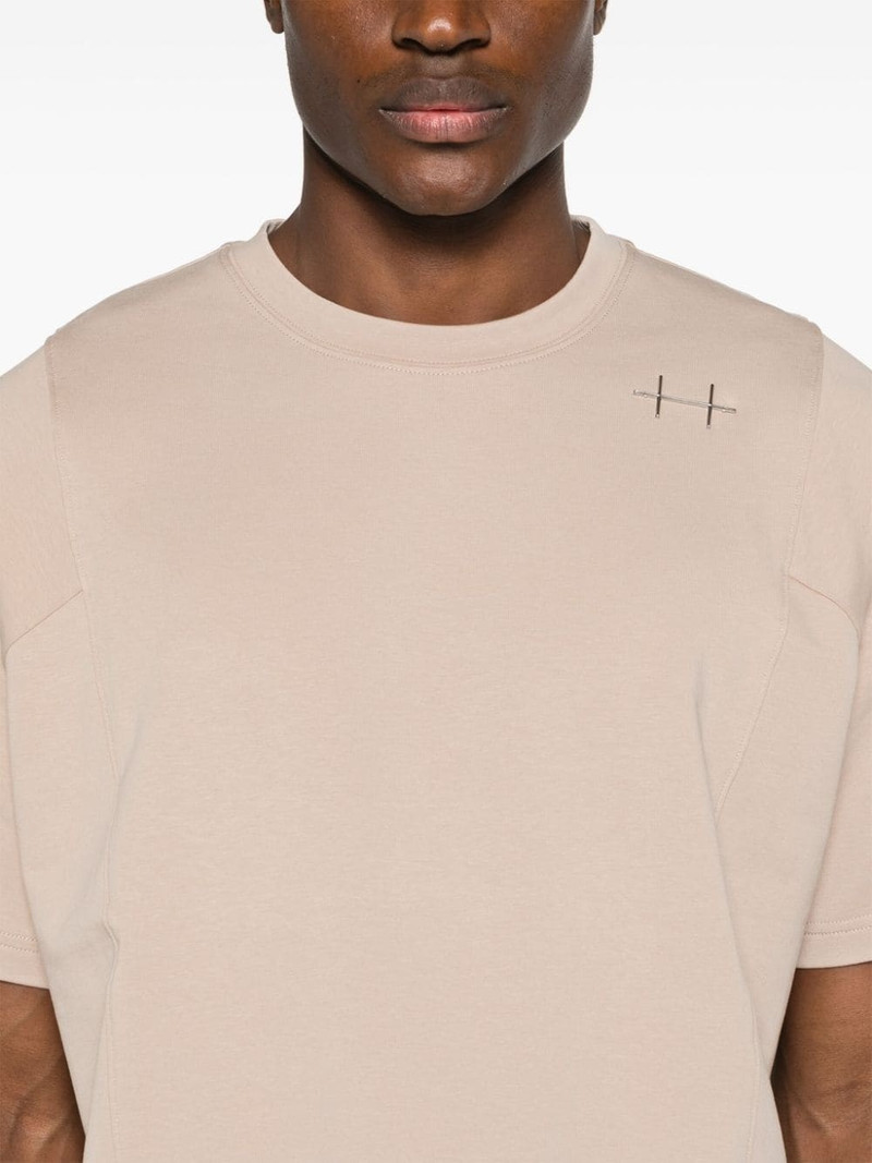 Plicate logo-plaque T-shirt 5