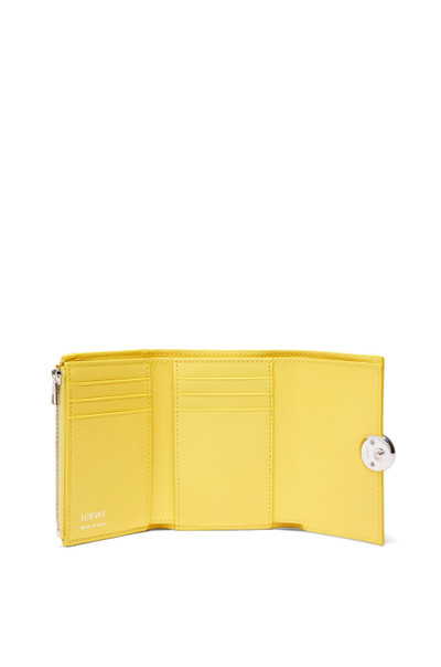 Loewe Pebble small vertical wallet in shiny nappa calfskin outlook