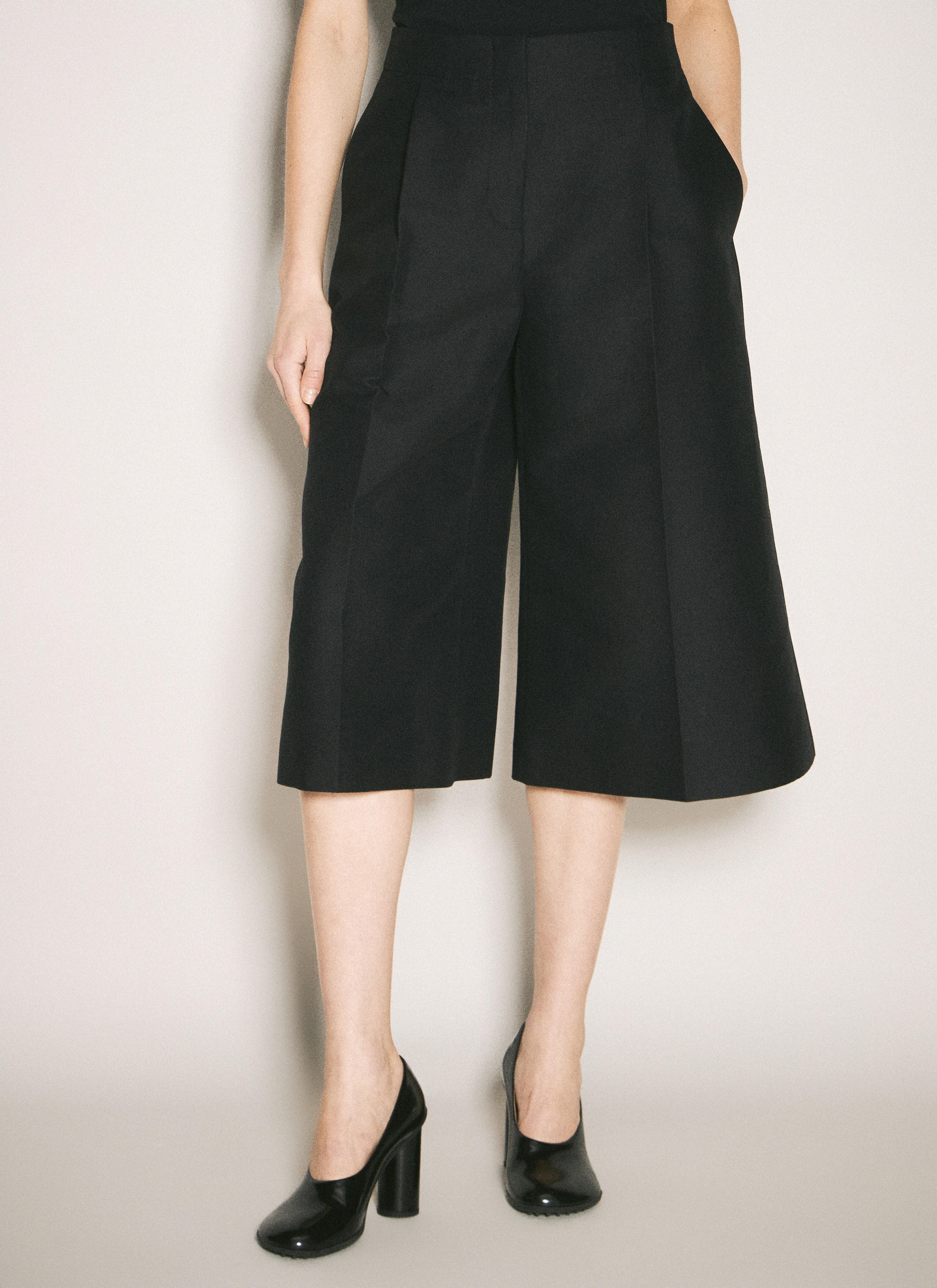 パンツ MARNI SS25 CROPPED PANT (PAMA0540S0TCX28 00N99) Black wide leg cotton Bermuda shorts with Marni Symbol | Marni