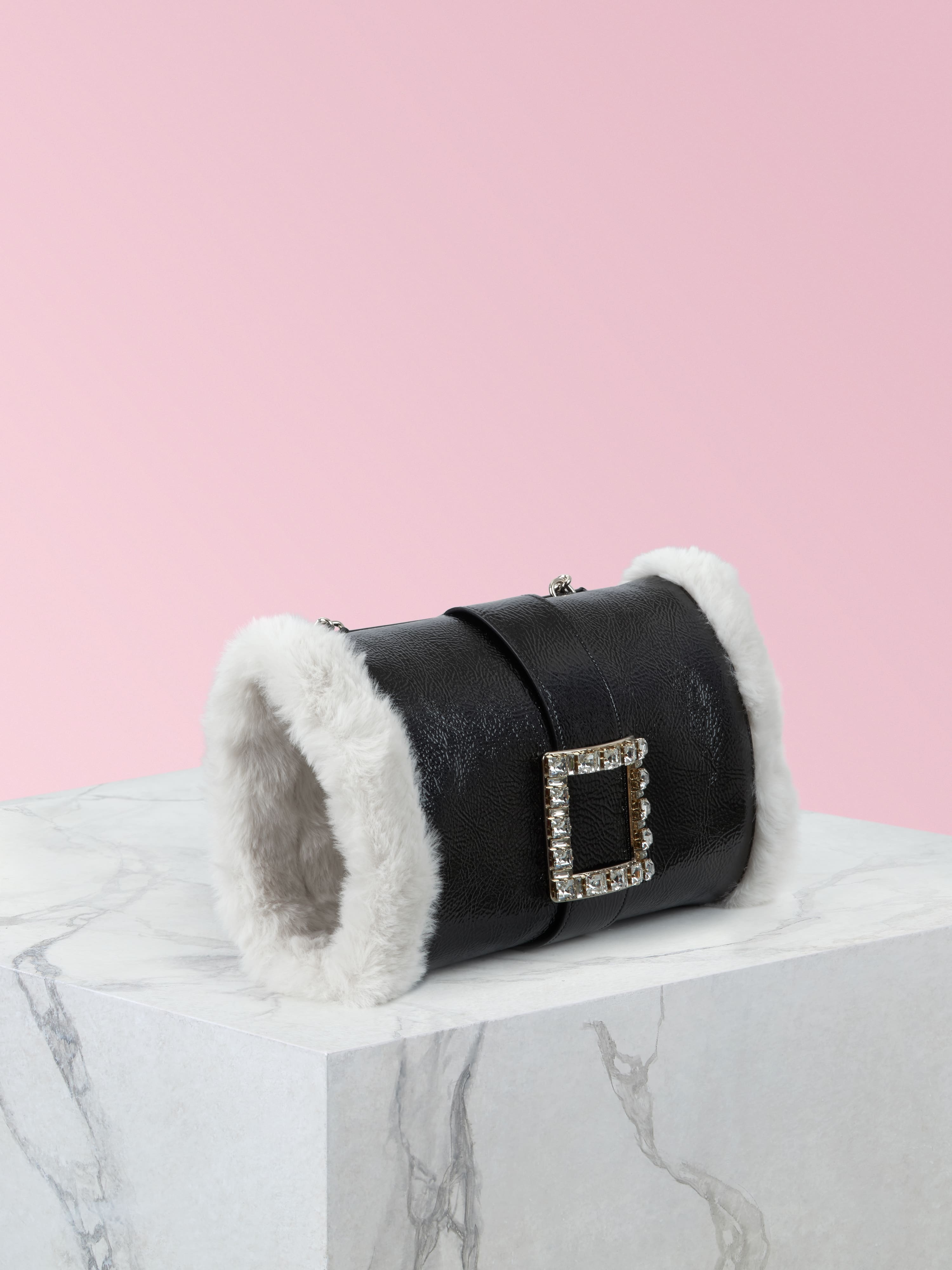 Très Vivier Strass Buckle Muff in Leather and Shearling - 2